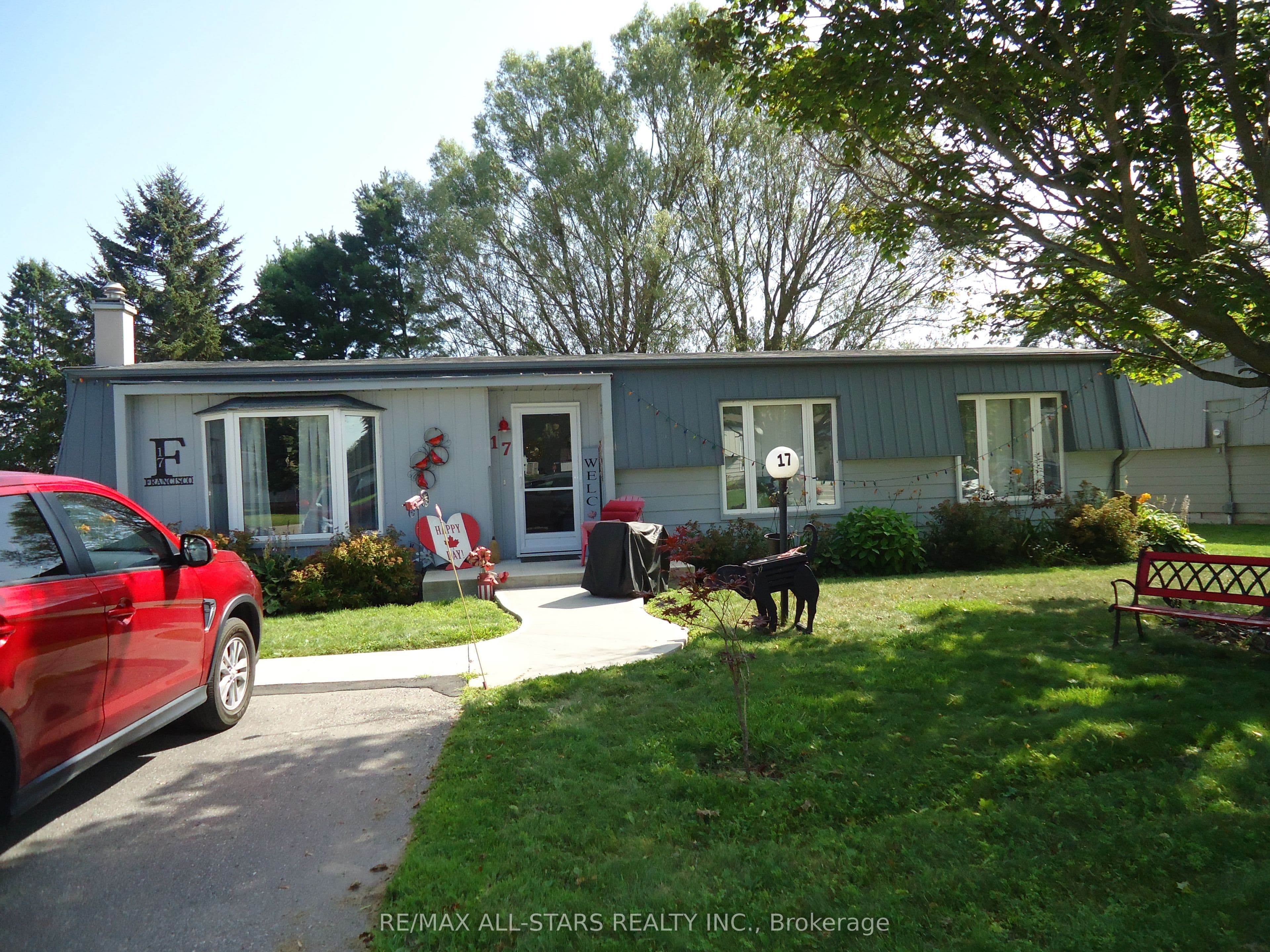 17 Pineridge Court photo 1