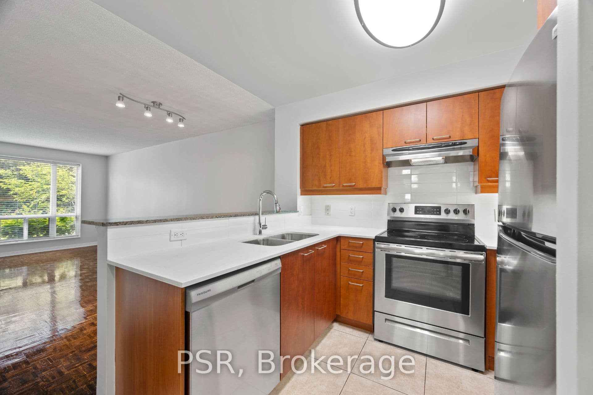 Unit 104 515 Rosewell Avenue photo 1