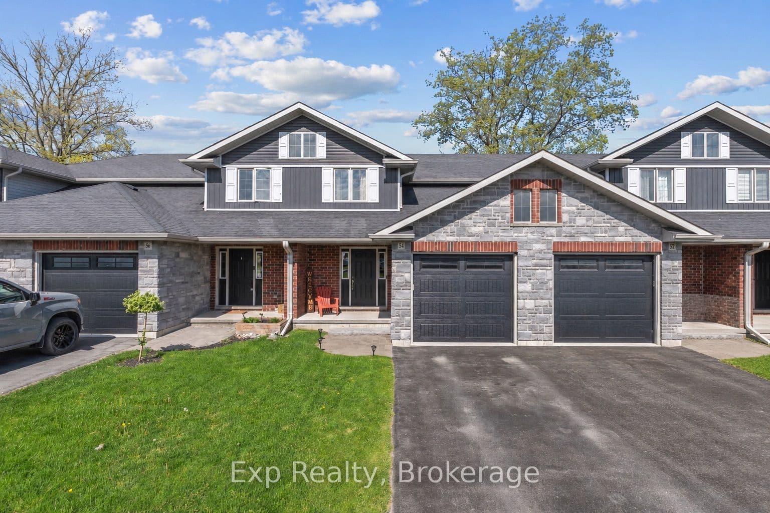 54 Cortland Crescent photo 1