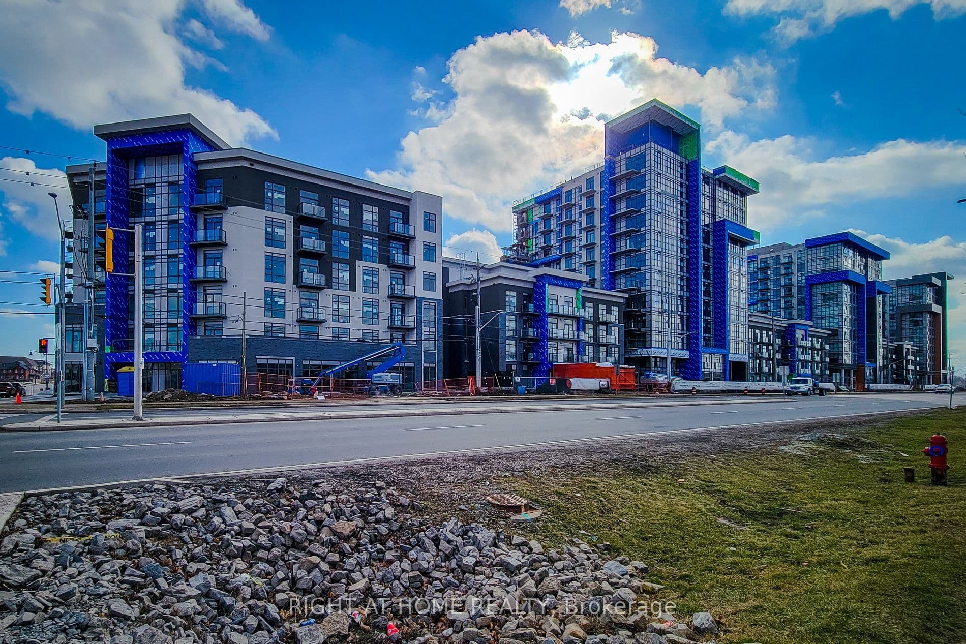 Unit 112 470 Dundas Street photo 1