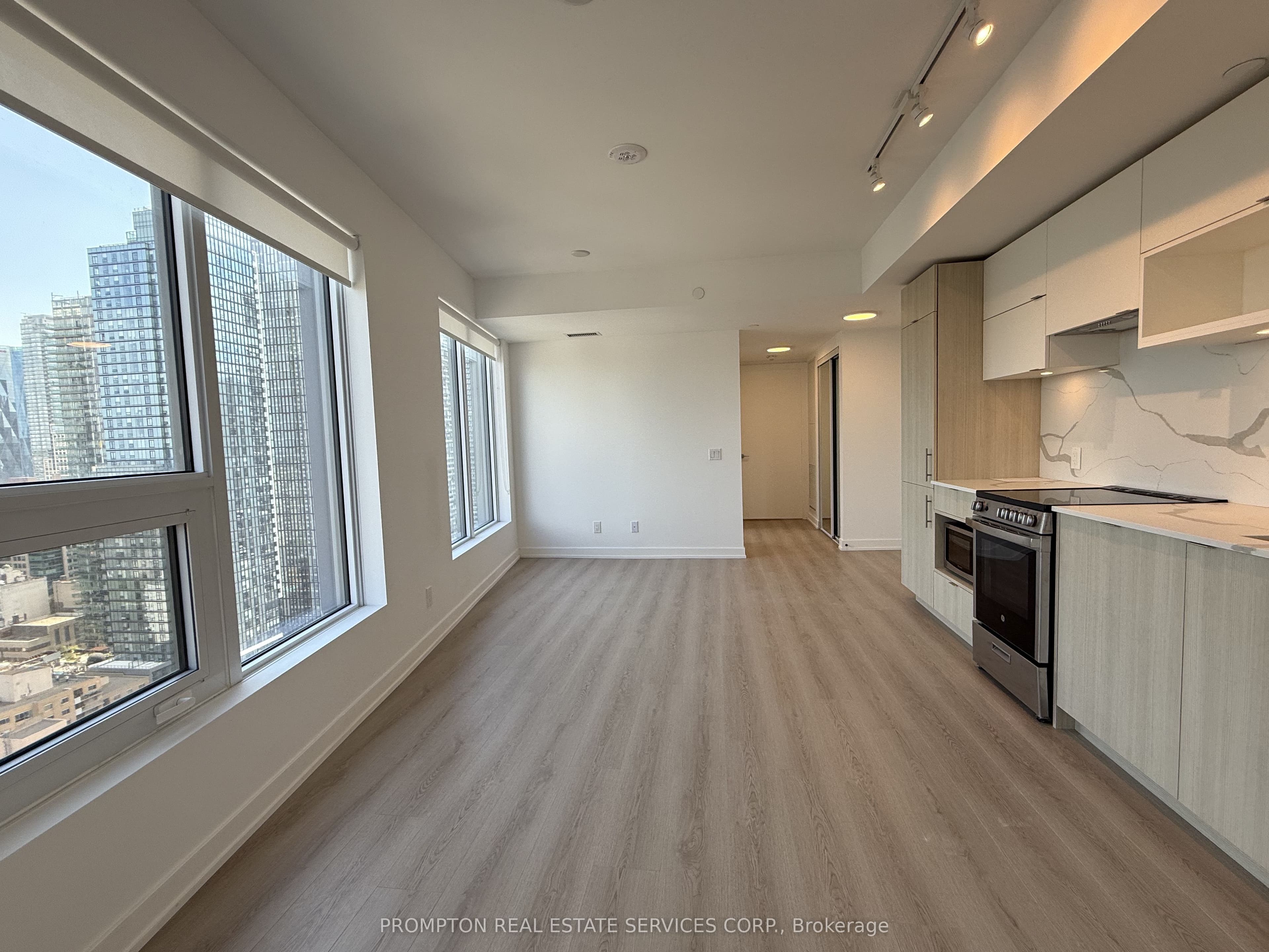Unit 3206 100 Queen Street photo 1