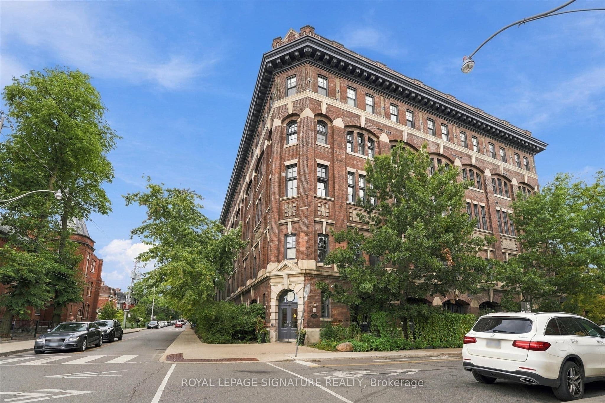Unit 404 183 Dovercourt Road photo 1