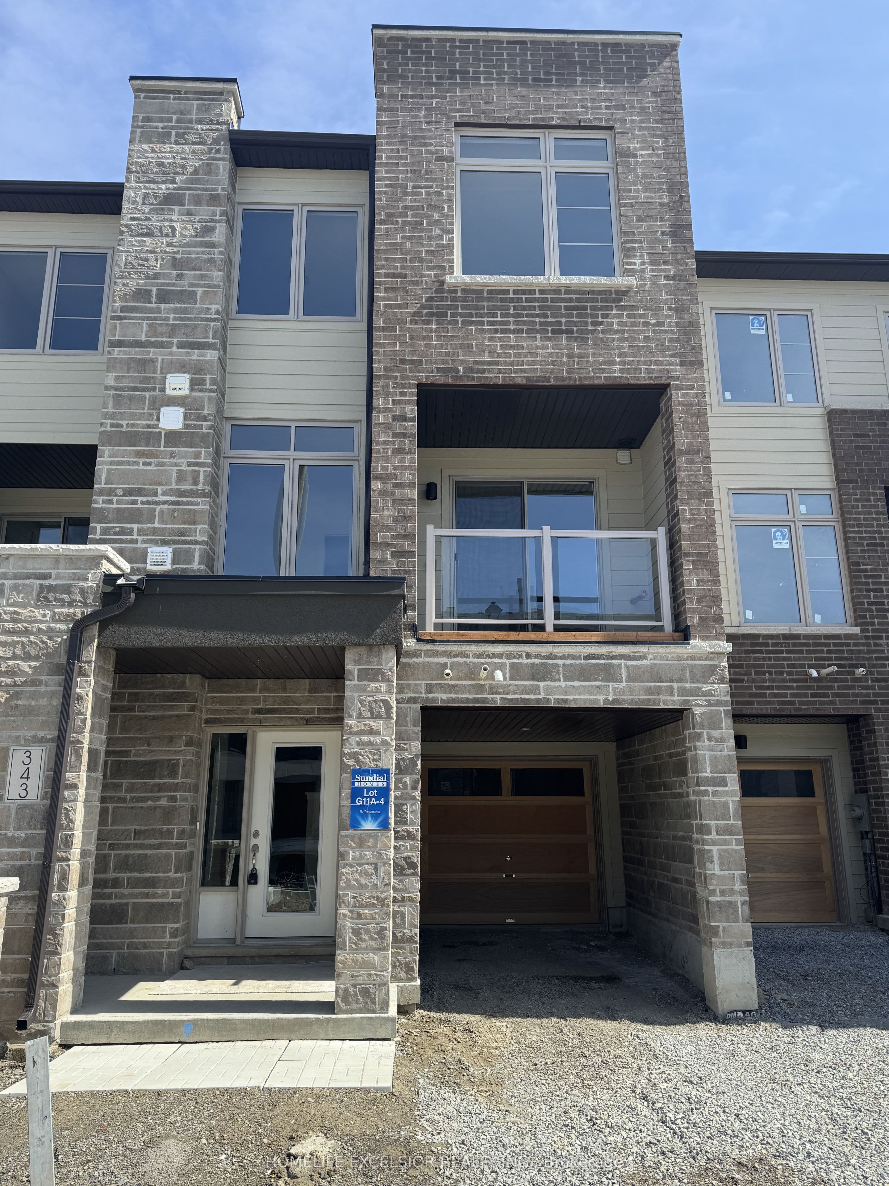 343 Capella Street photo 1