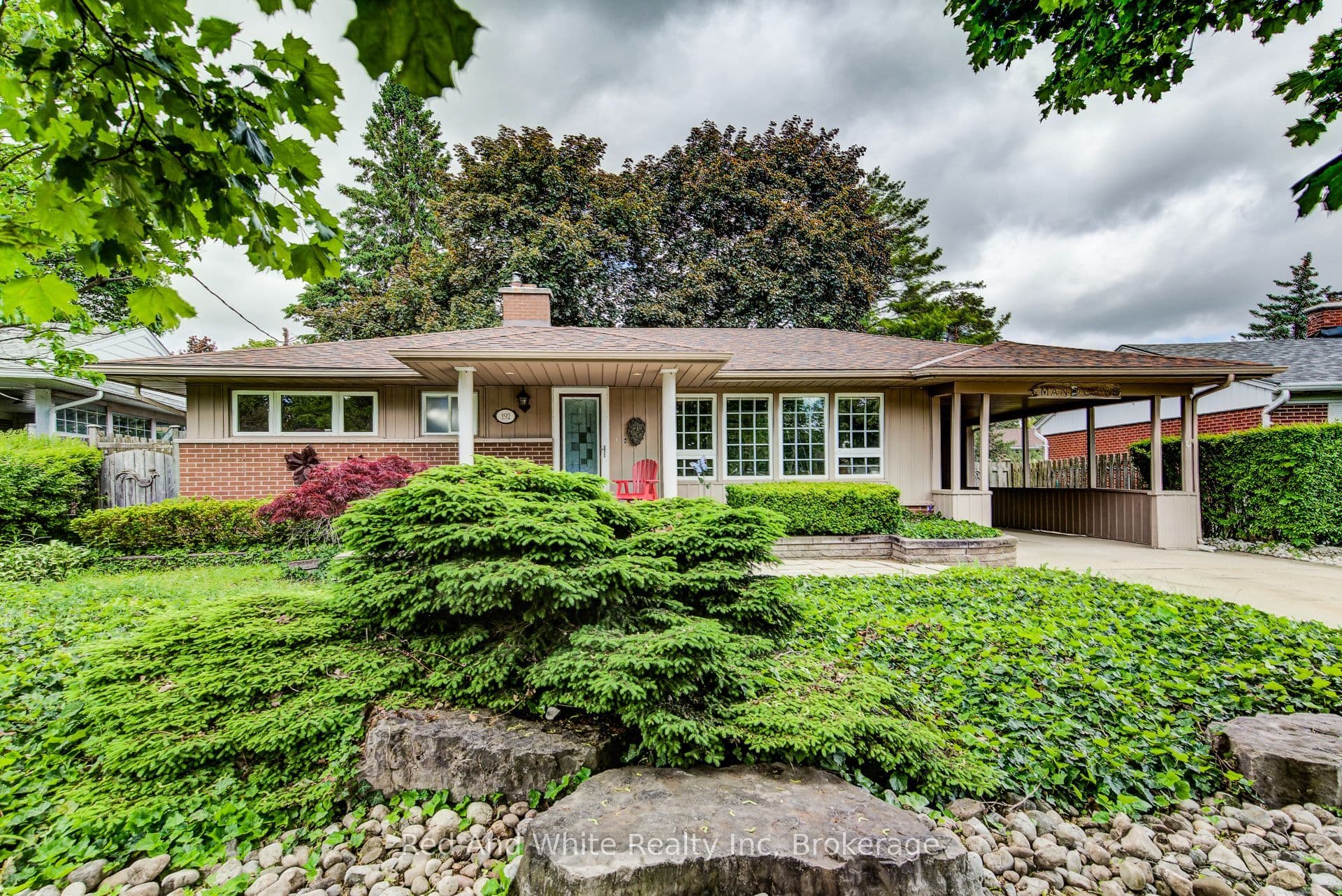 192 Warren Road photo 1