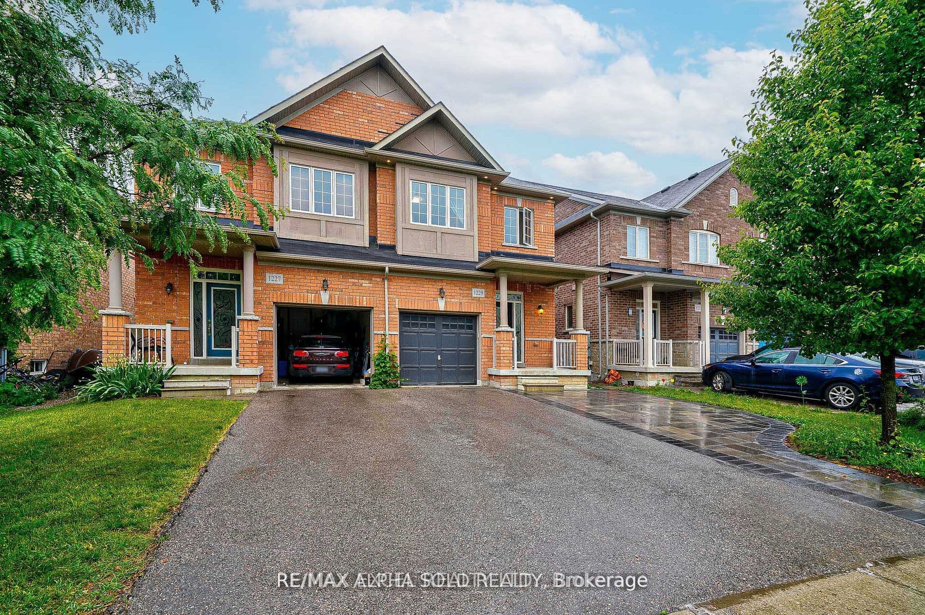 1229 Mccron Crescent photo 1