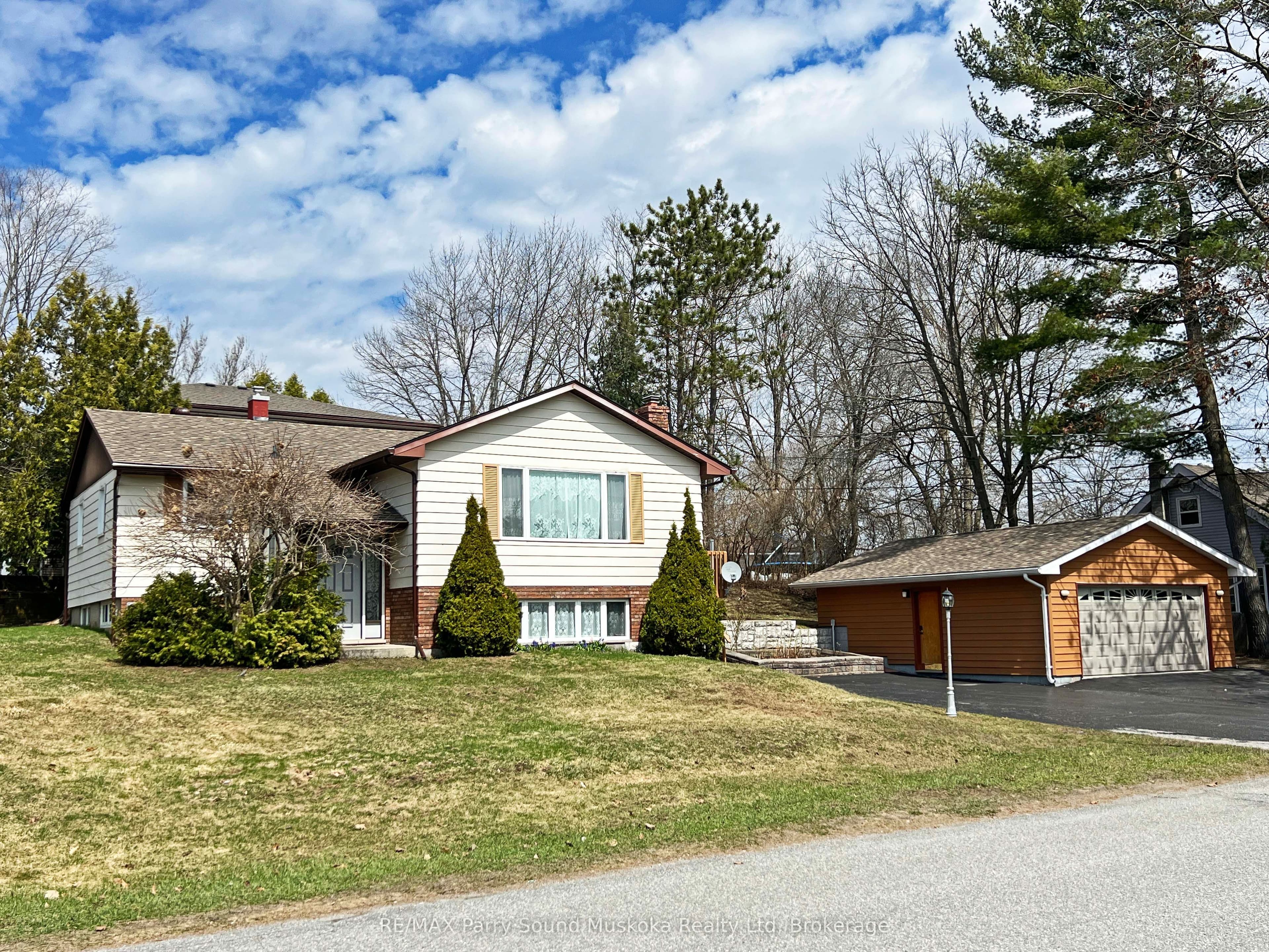 2 Laird Drive photo 1