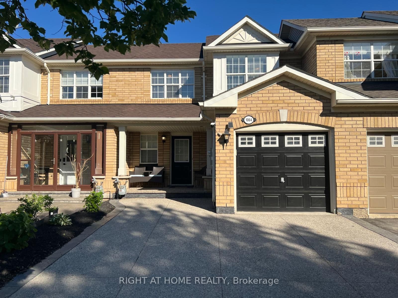 1064 BARCLAY Circle photo 1