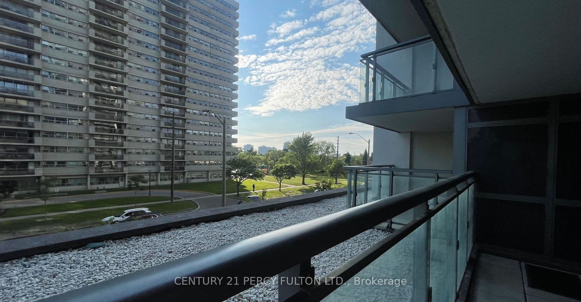 Unit 208 30 Meadowglen Place photo 1