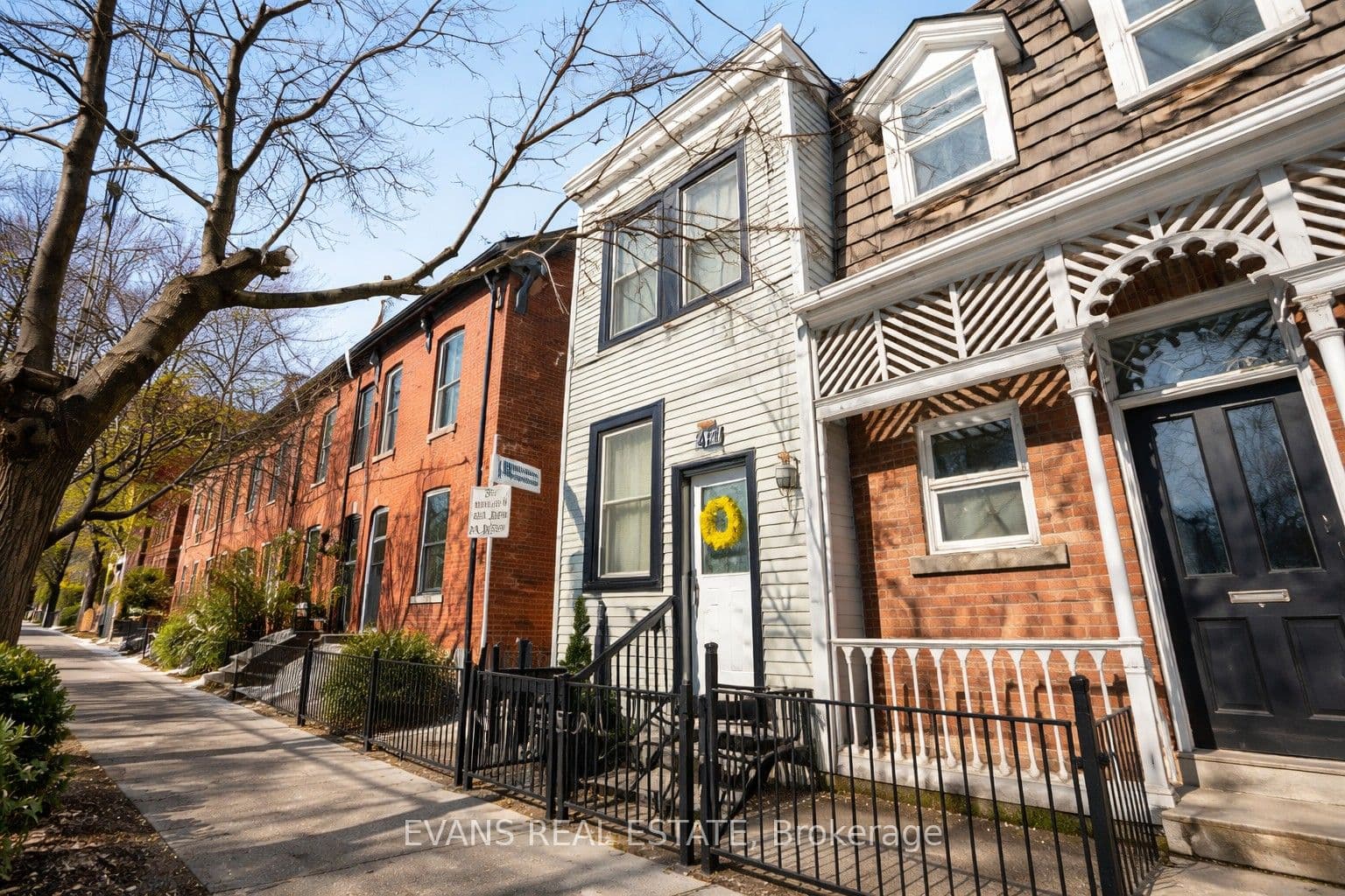 448 Gerrard Street photo 1