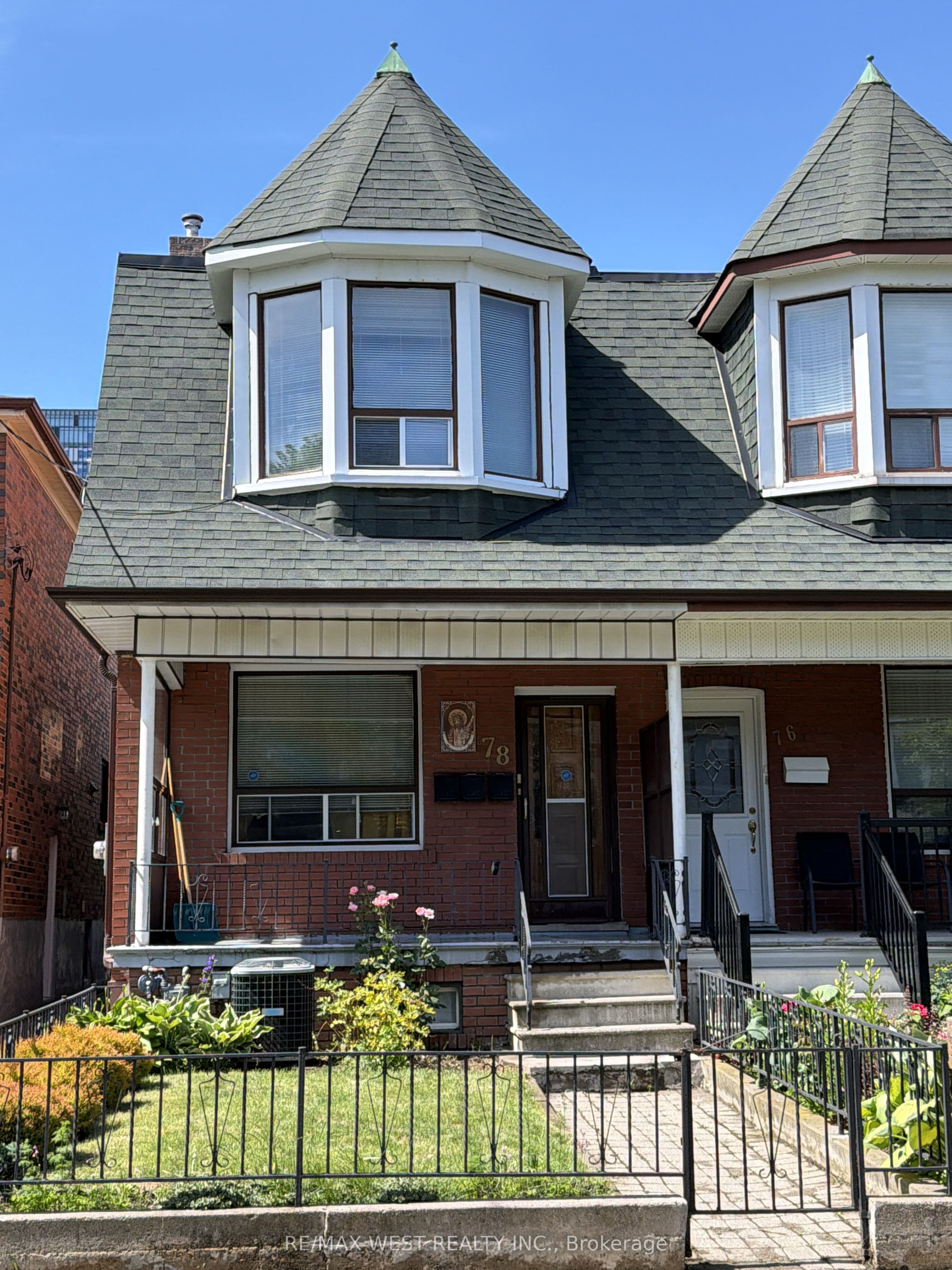 Unit Upper 78 Millicent Street photo 1