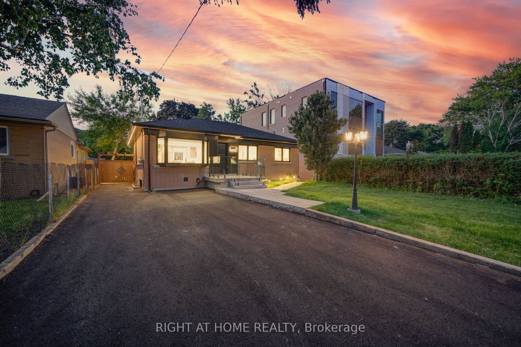 9 Cartier Crescent photo 1