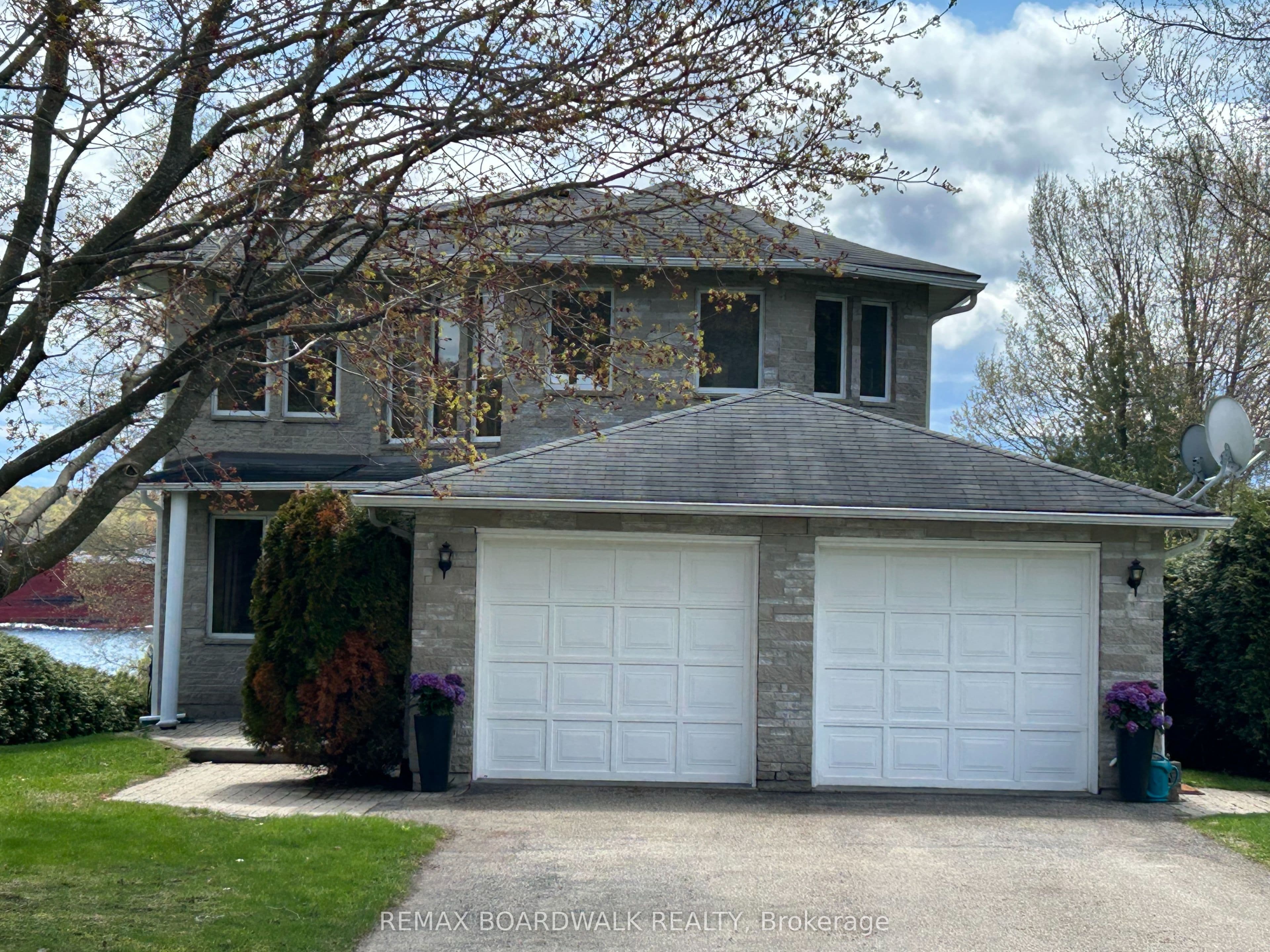 806 River Acres Drive photo 1