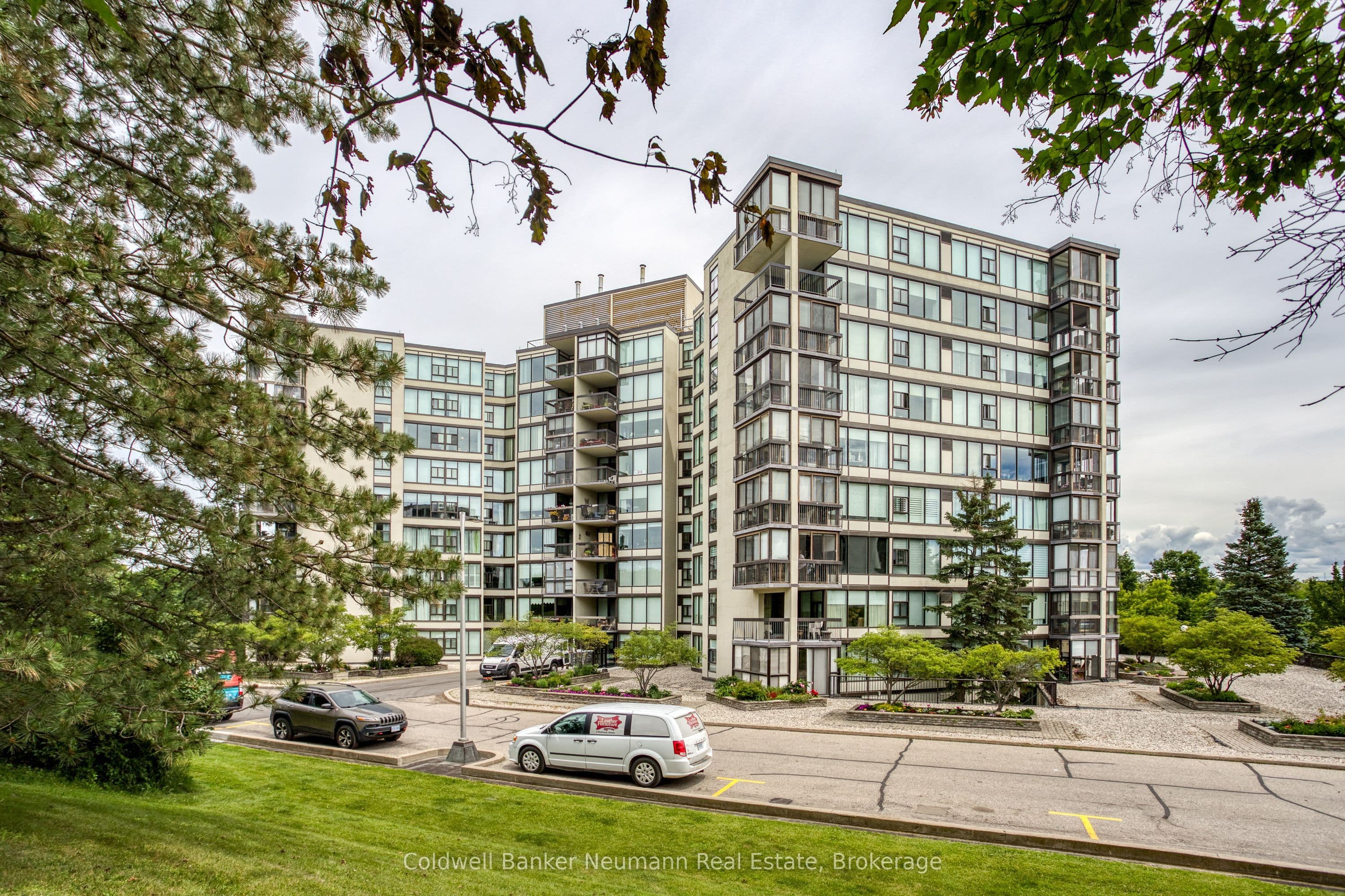 Unit 205 23 Woodlawn Road photo 1