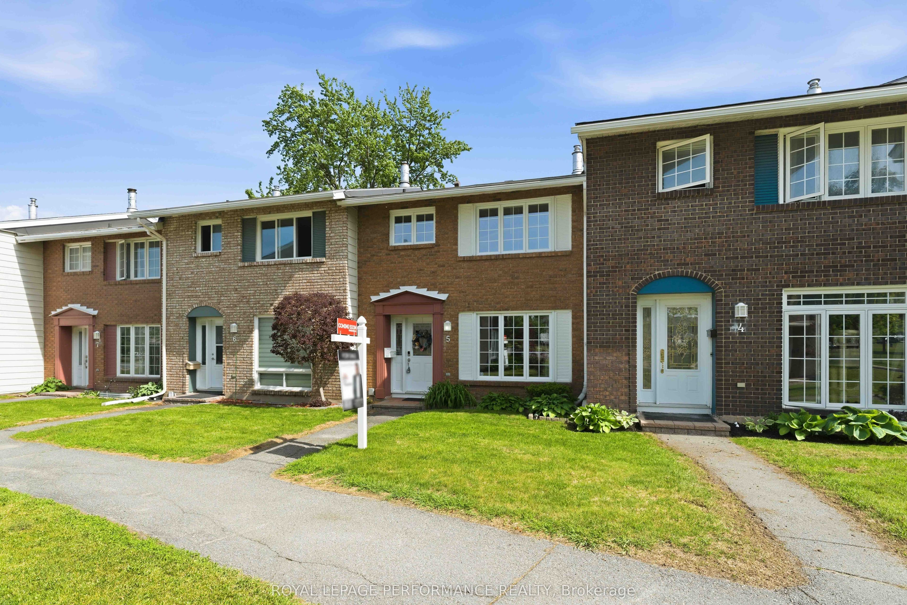 Unit 5 2051 Jasmine Crescent photo 1