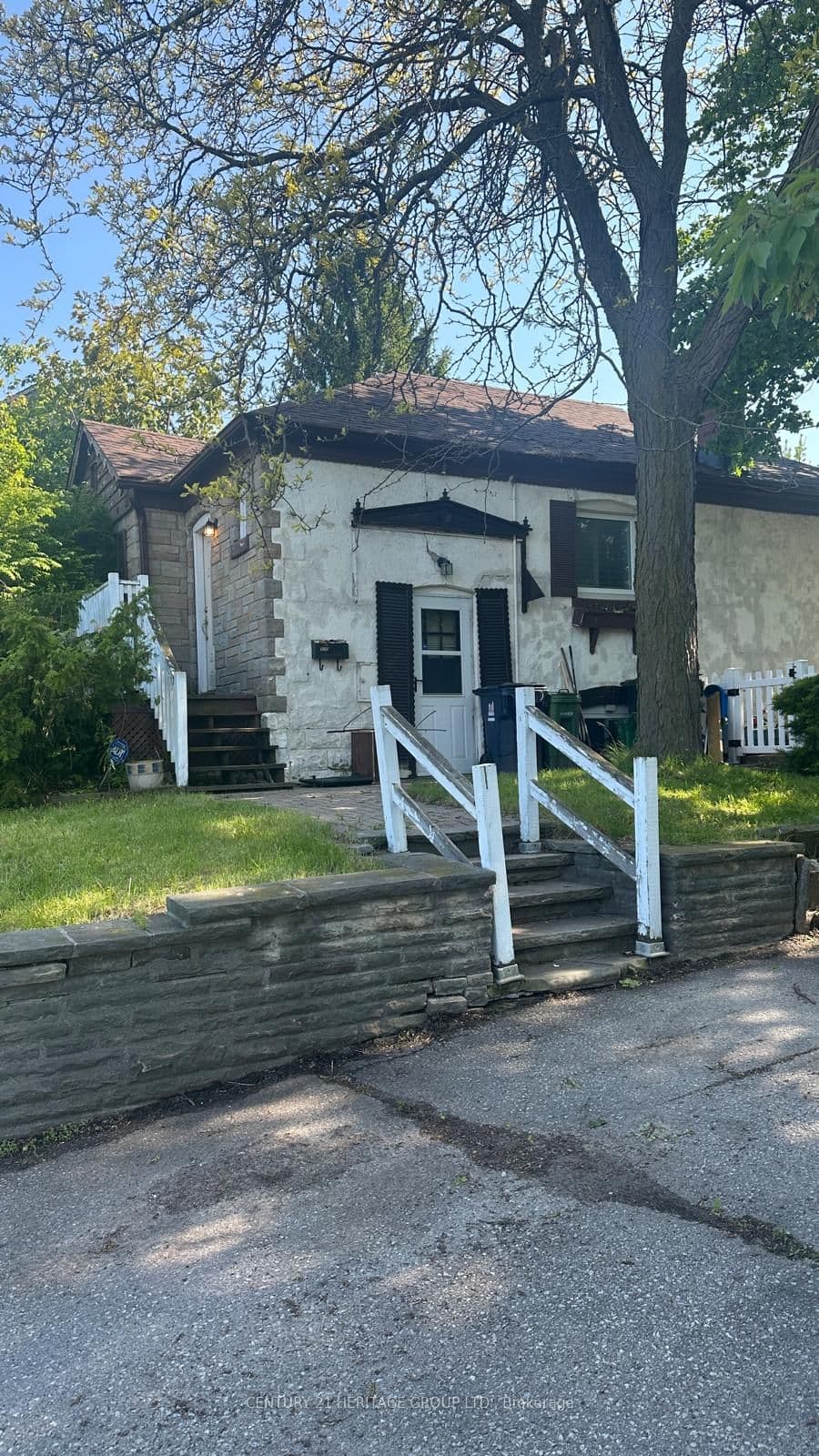 930 Scarlett Road photo 1