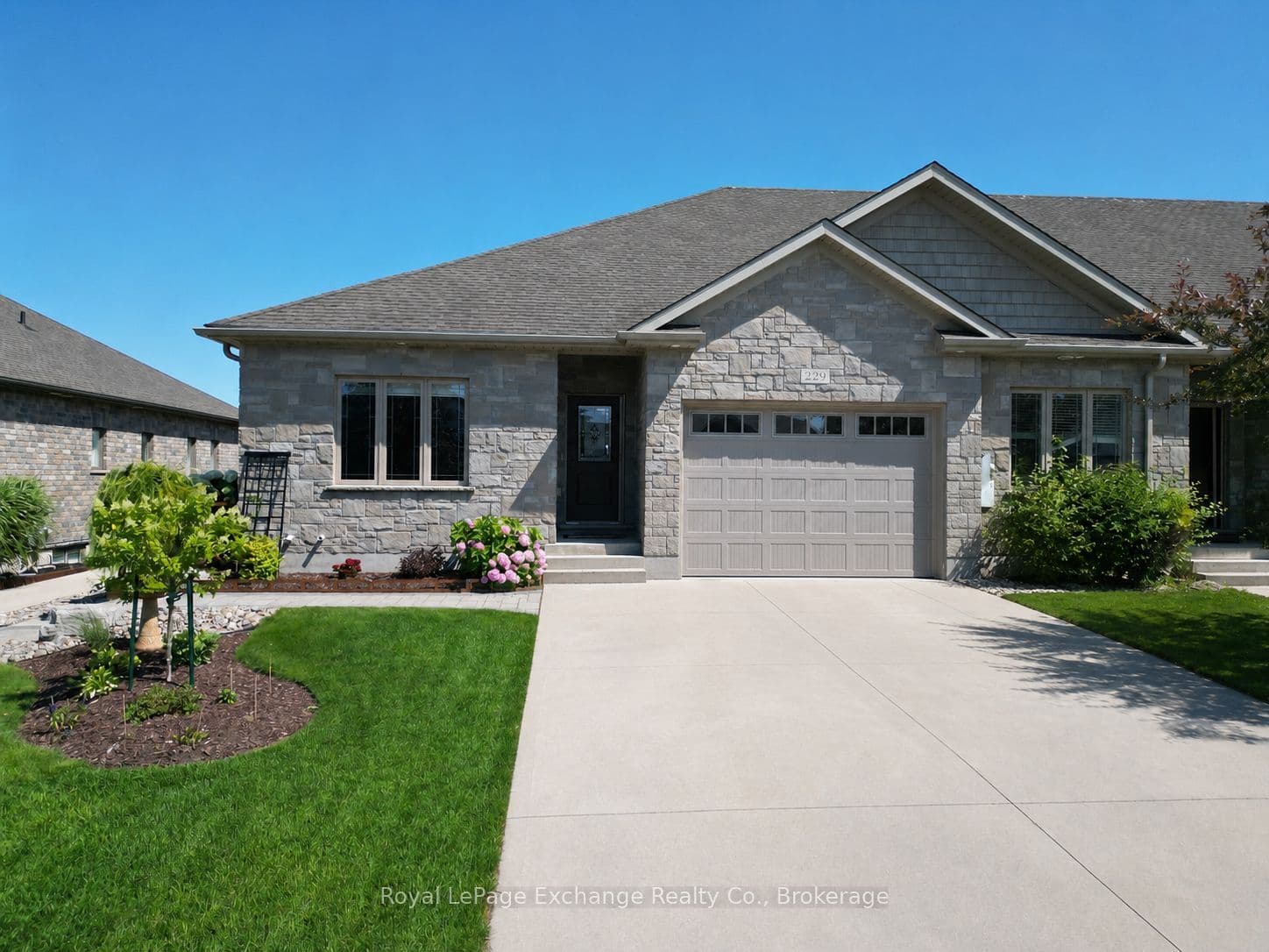 229 Wieck Boulevard photo 1