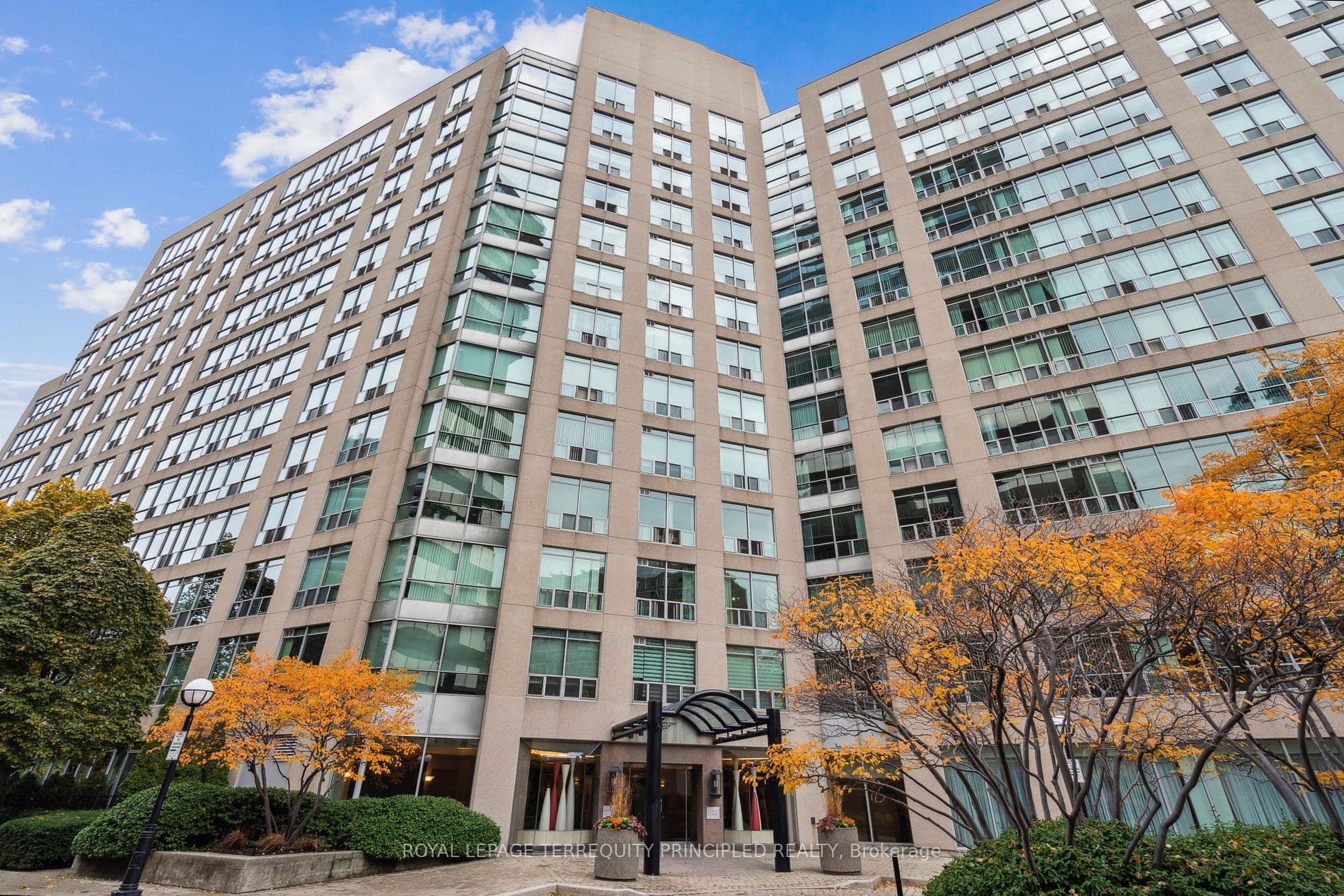 Unit 418 942 Yonge Street photo 1