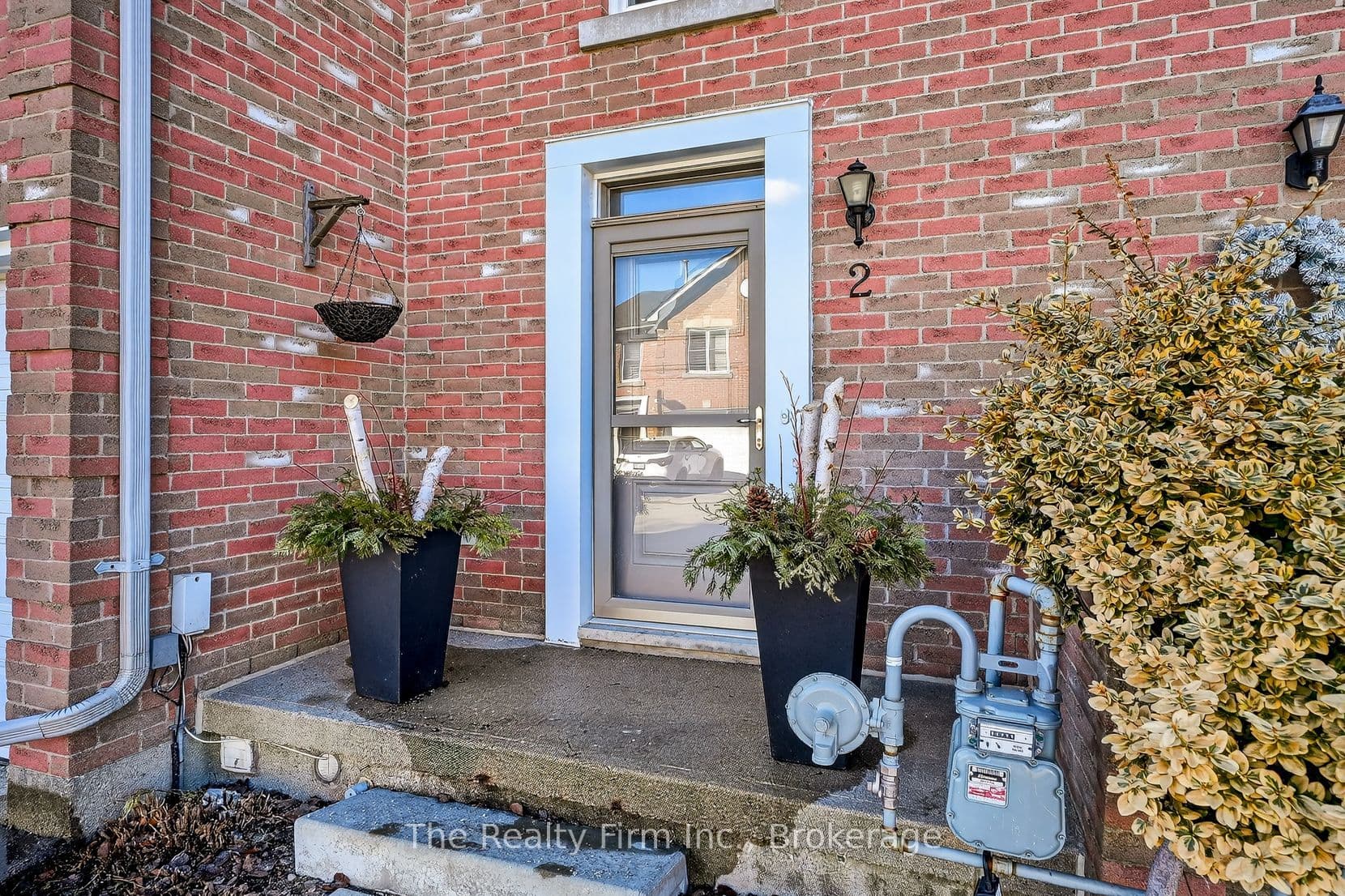 Unit 2 397 Springbank Avenue photo 1