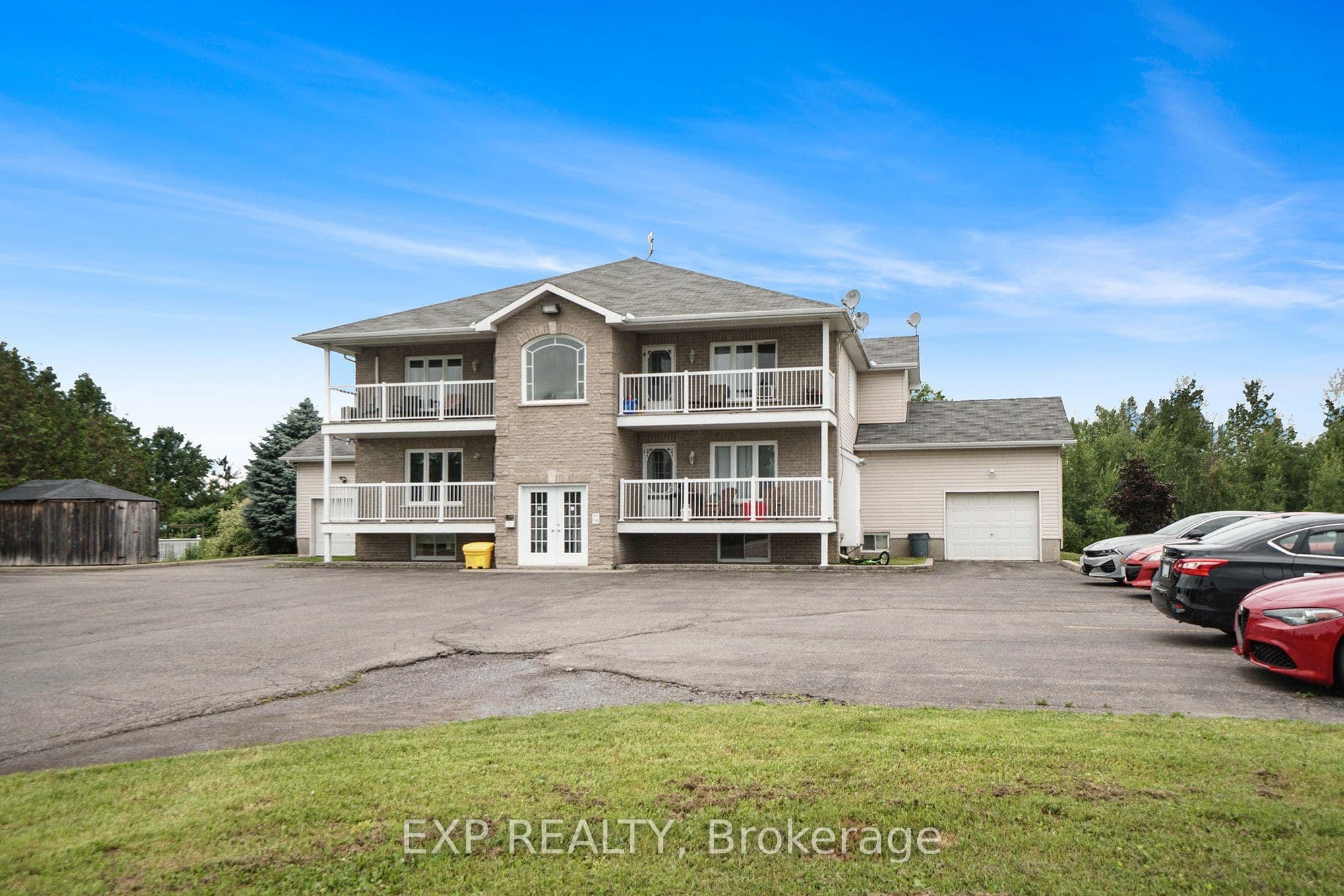 Unit 1 525 RUSSELL Road photo 1