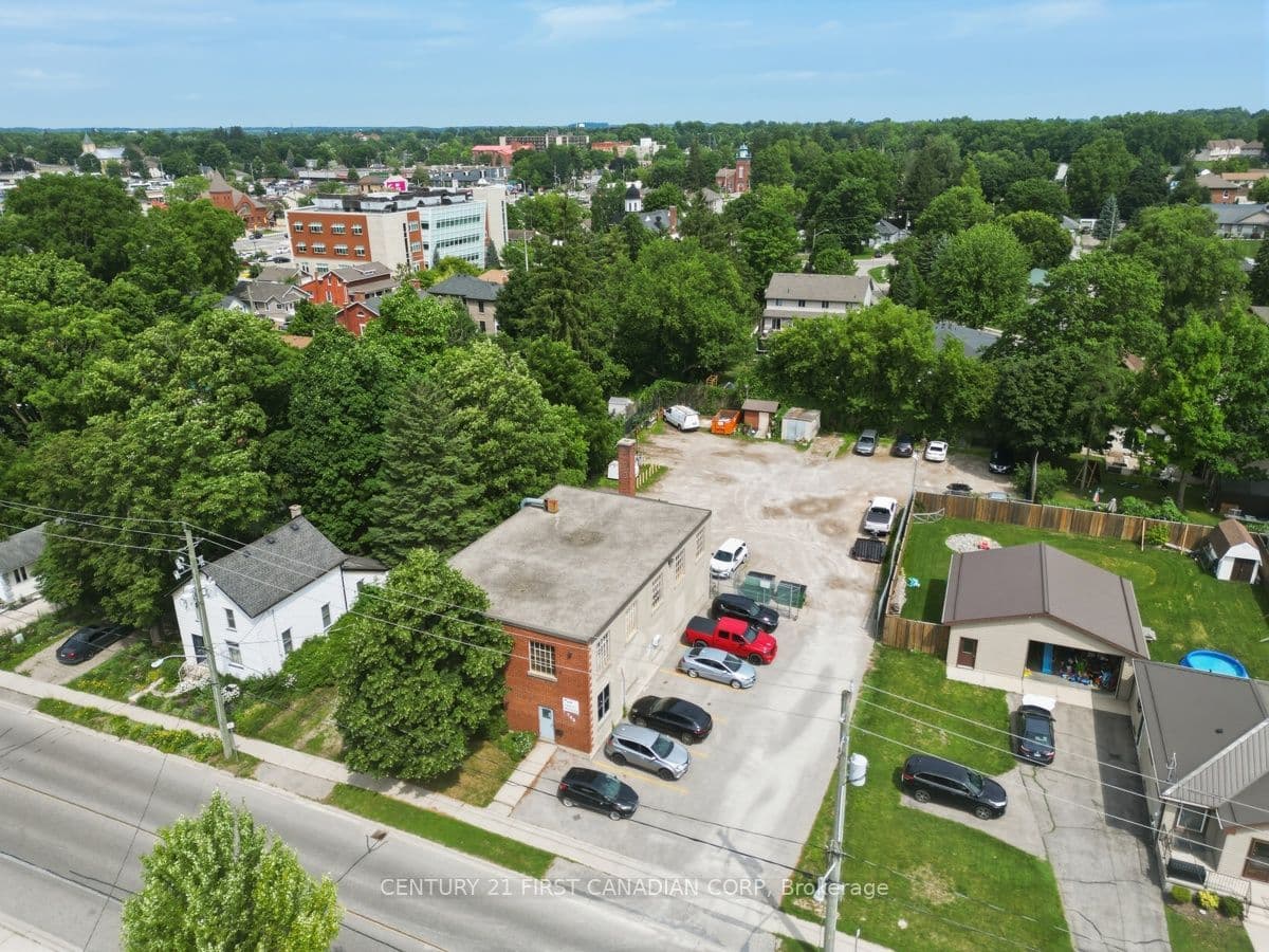 745 Hounsfield Street photo 1