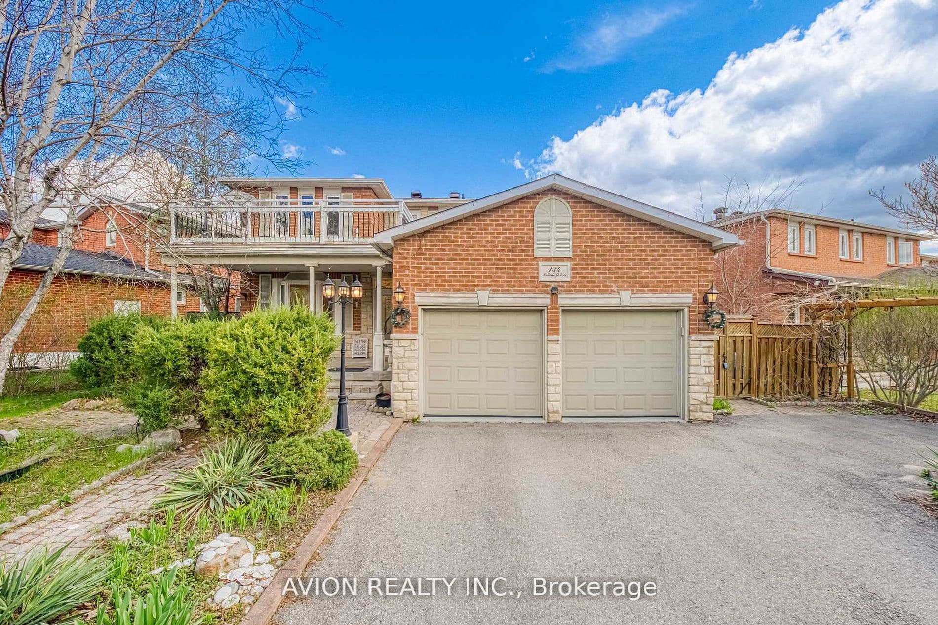 134 Butterfield Crescent photo 1