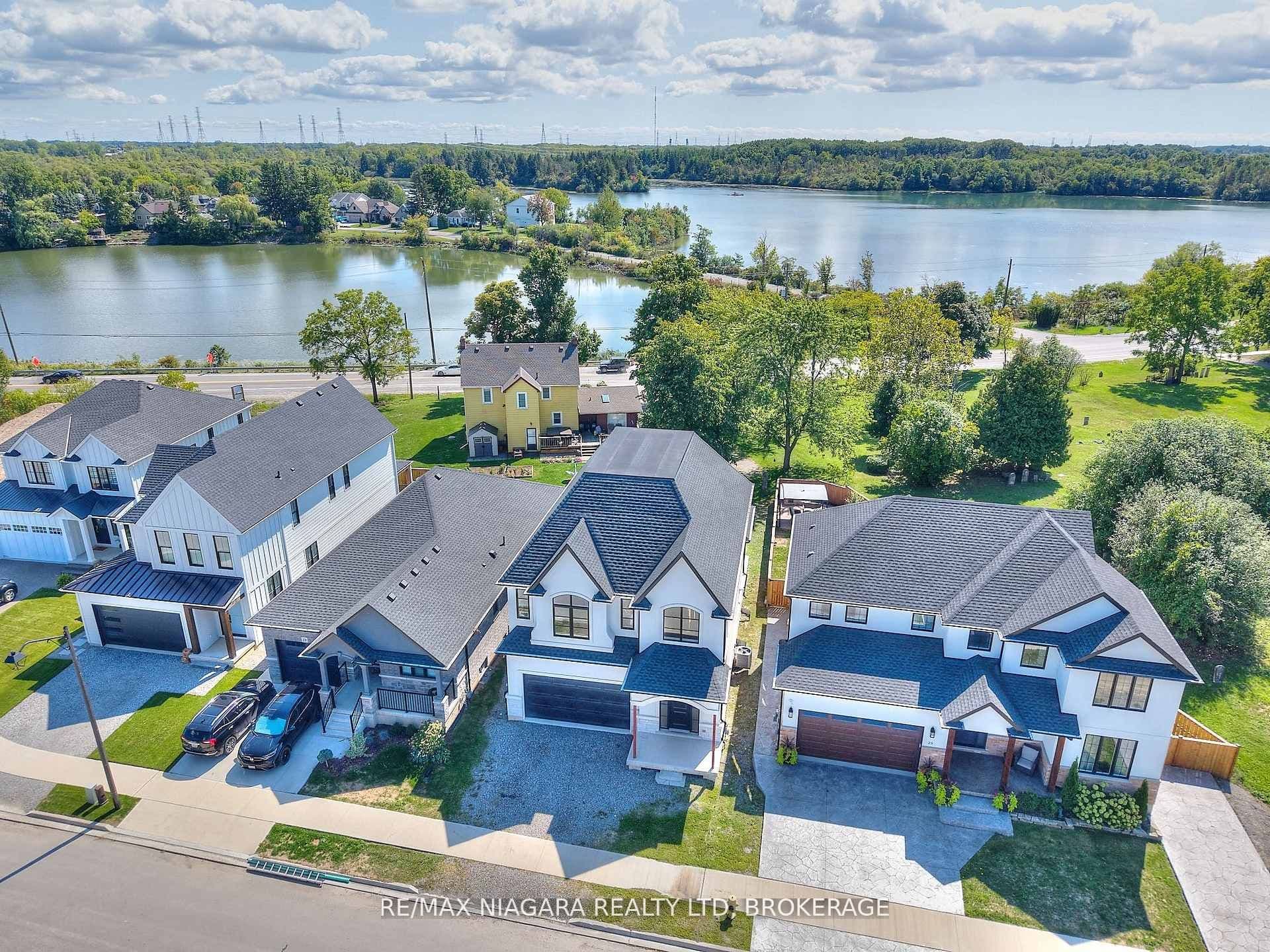 21 Ivy Crescent photo 1
