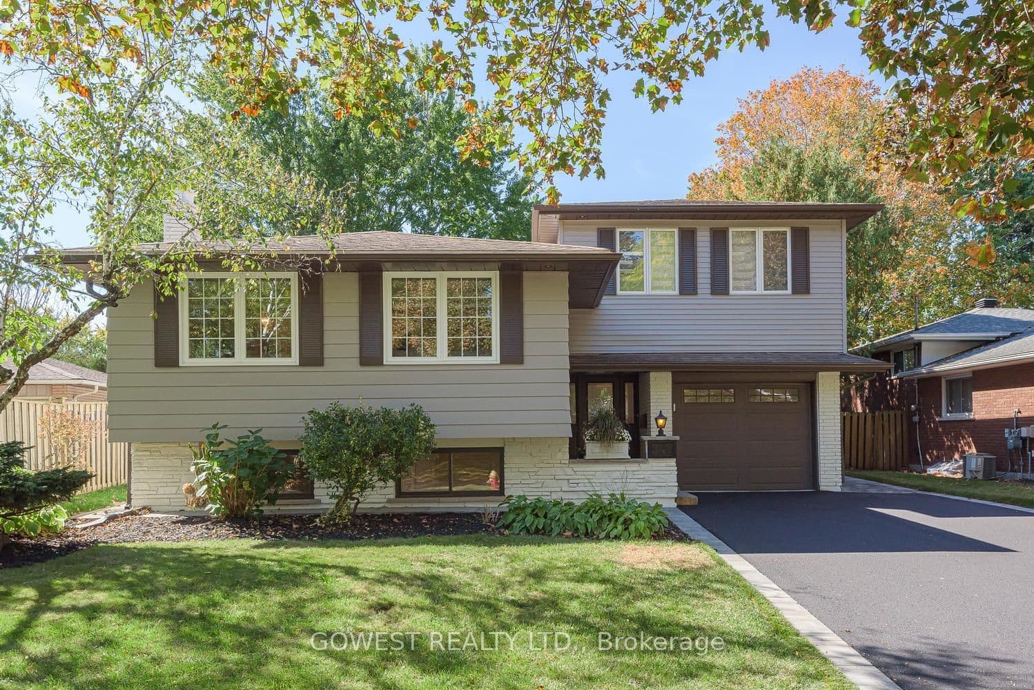 342 Bryant Crescent photo 1