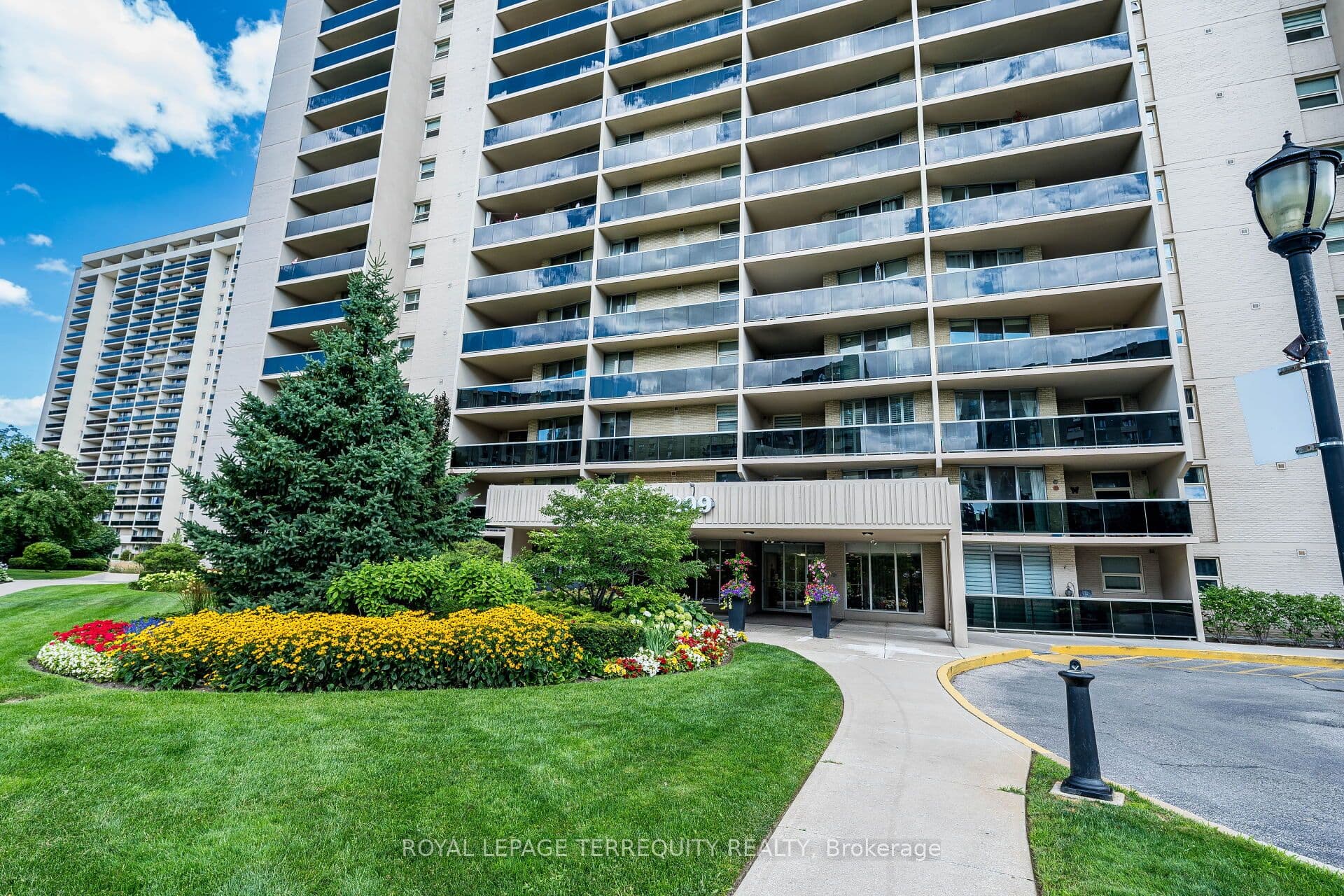 Unit 210 299 Mill Road photo 1