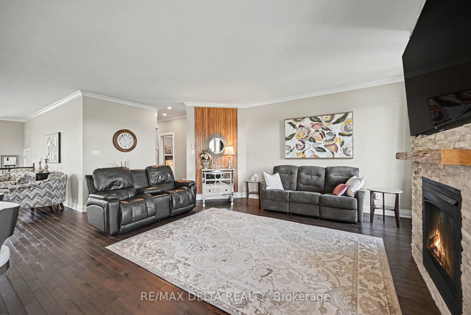 234 Versaille Street photo 1