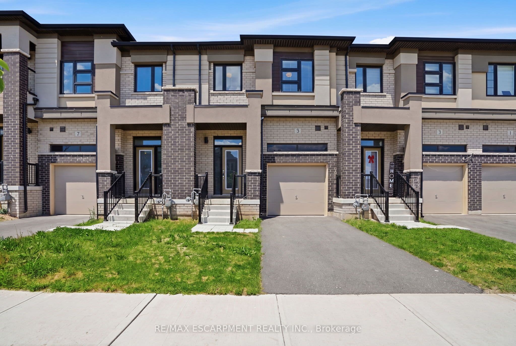 5 George Brier Drive photo 1