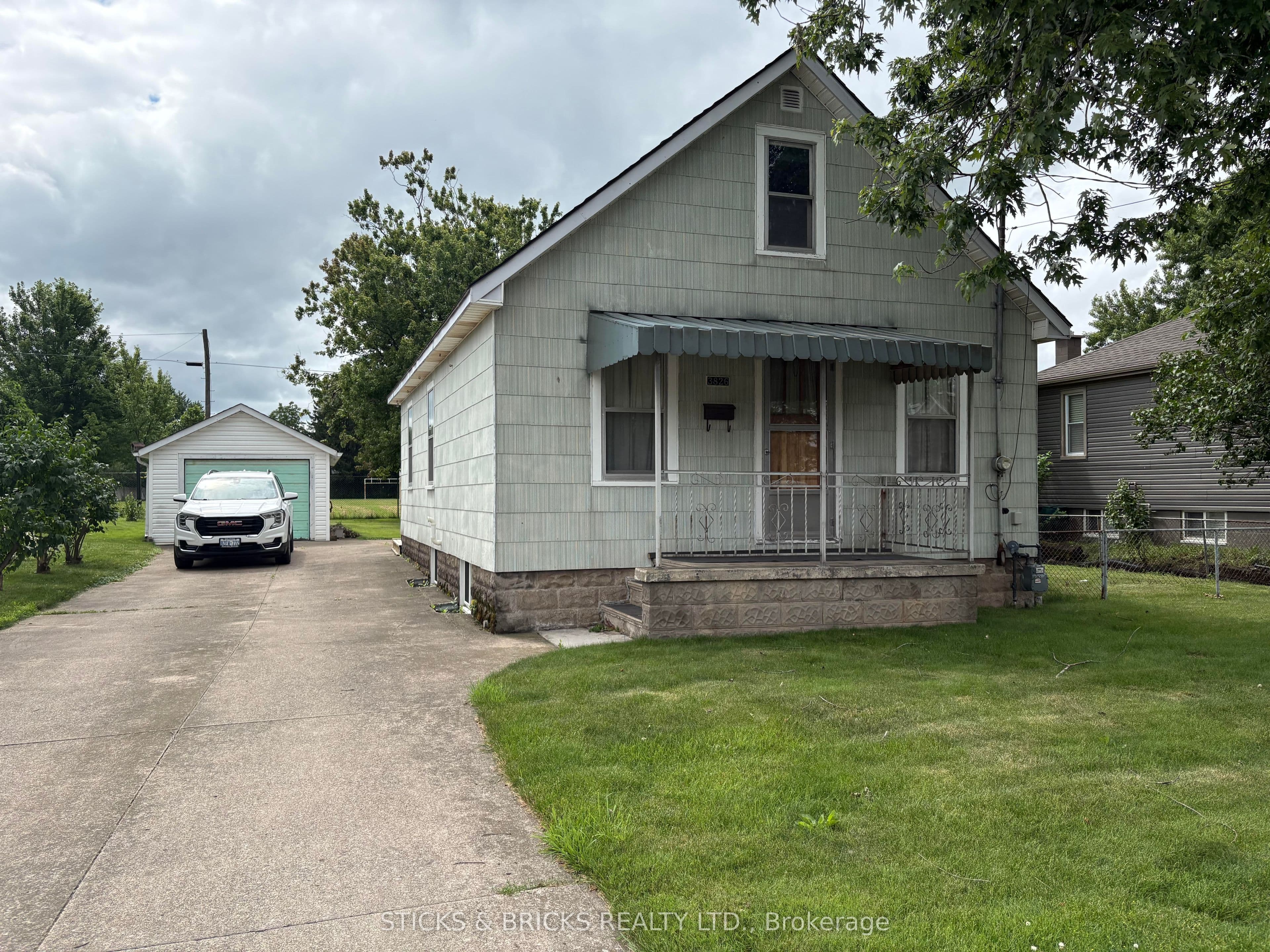 3826 Welland Street photo 1