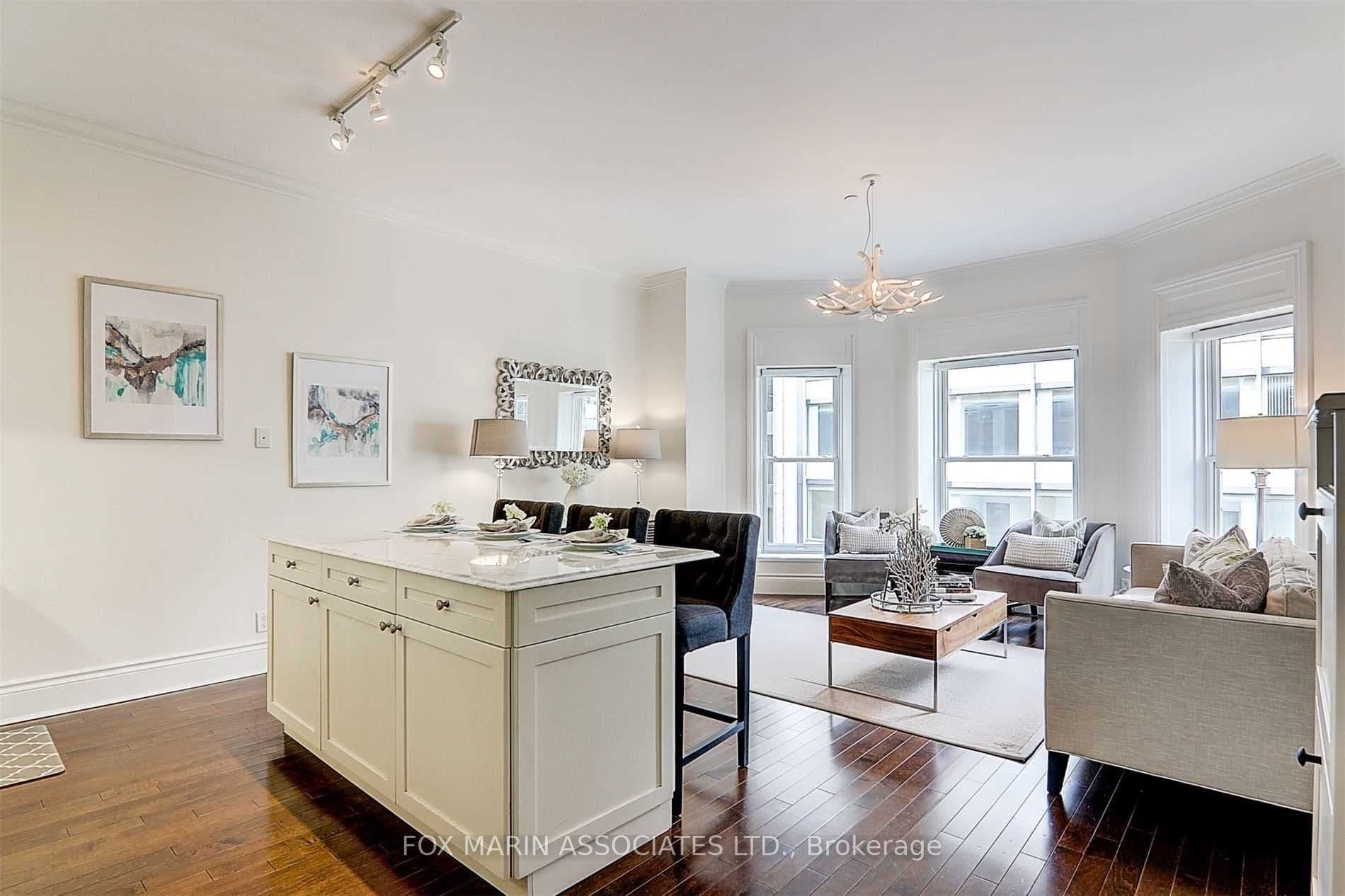 Unit 536 22 Leader Lane photo 1