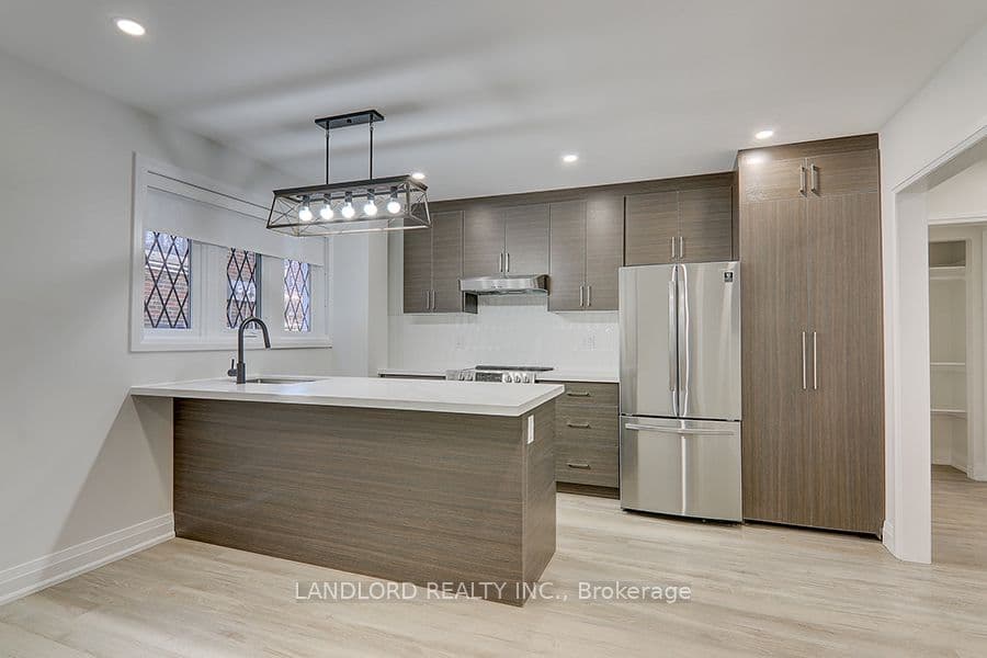 Unit 12 2520 Bloor Street photo 1