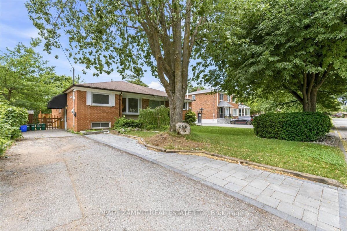 246 Zelda Crescent photo 1