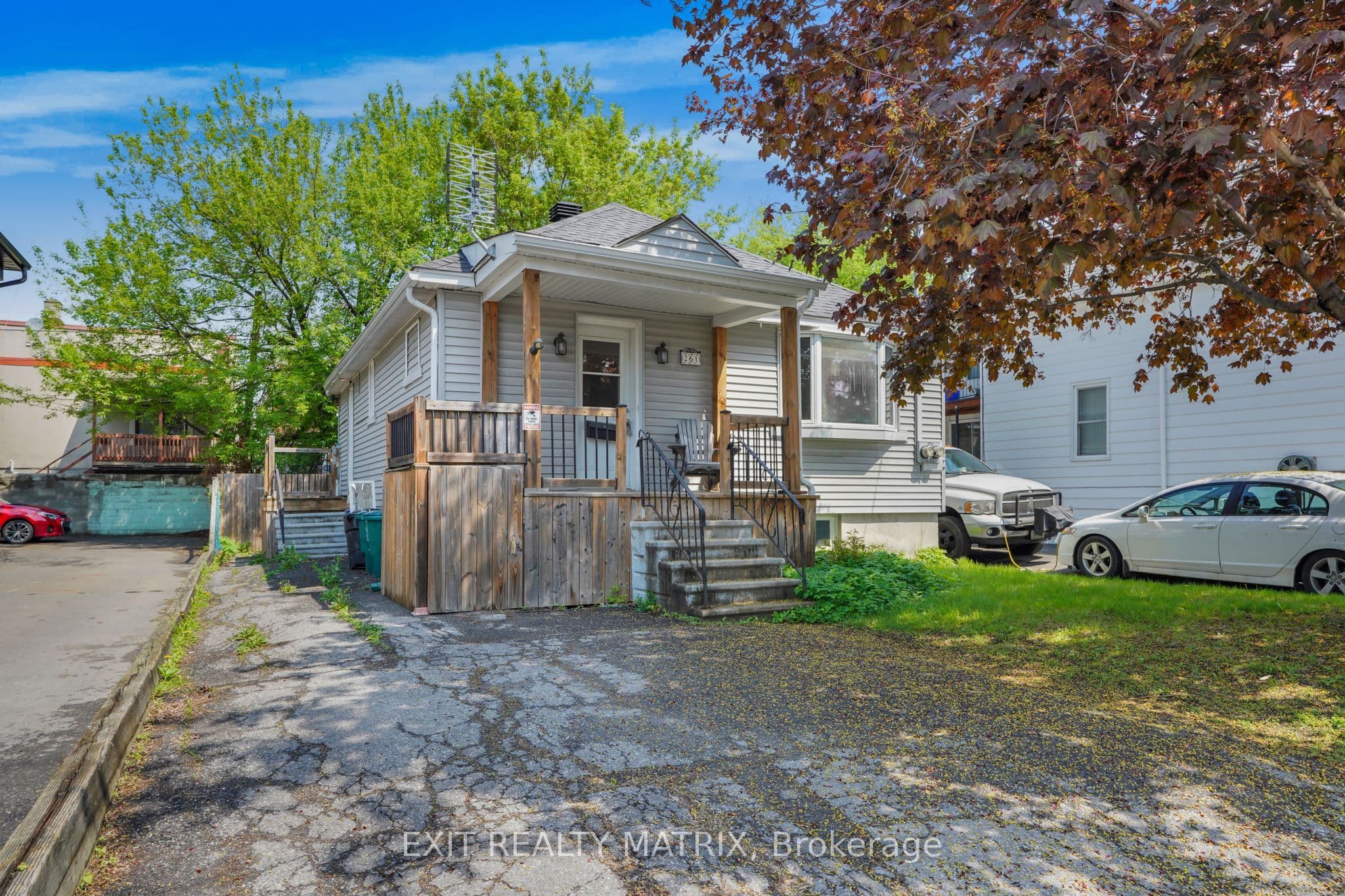 261 Montfort Street photo 1