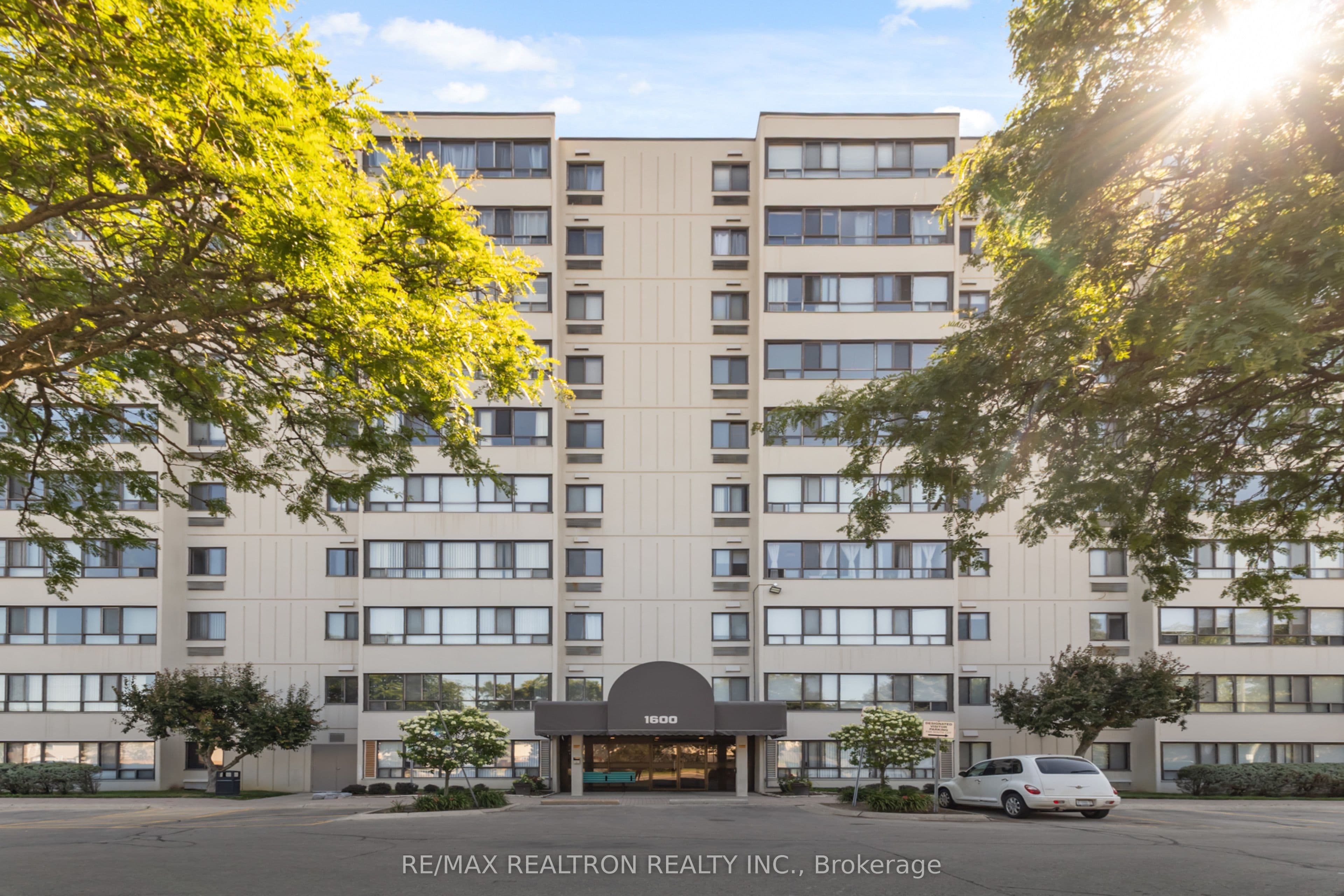 Unit 905 1600 Adelaide Street photo 1