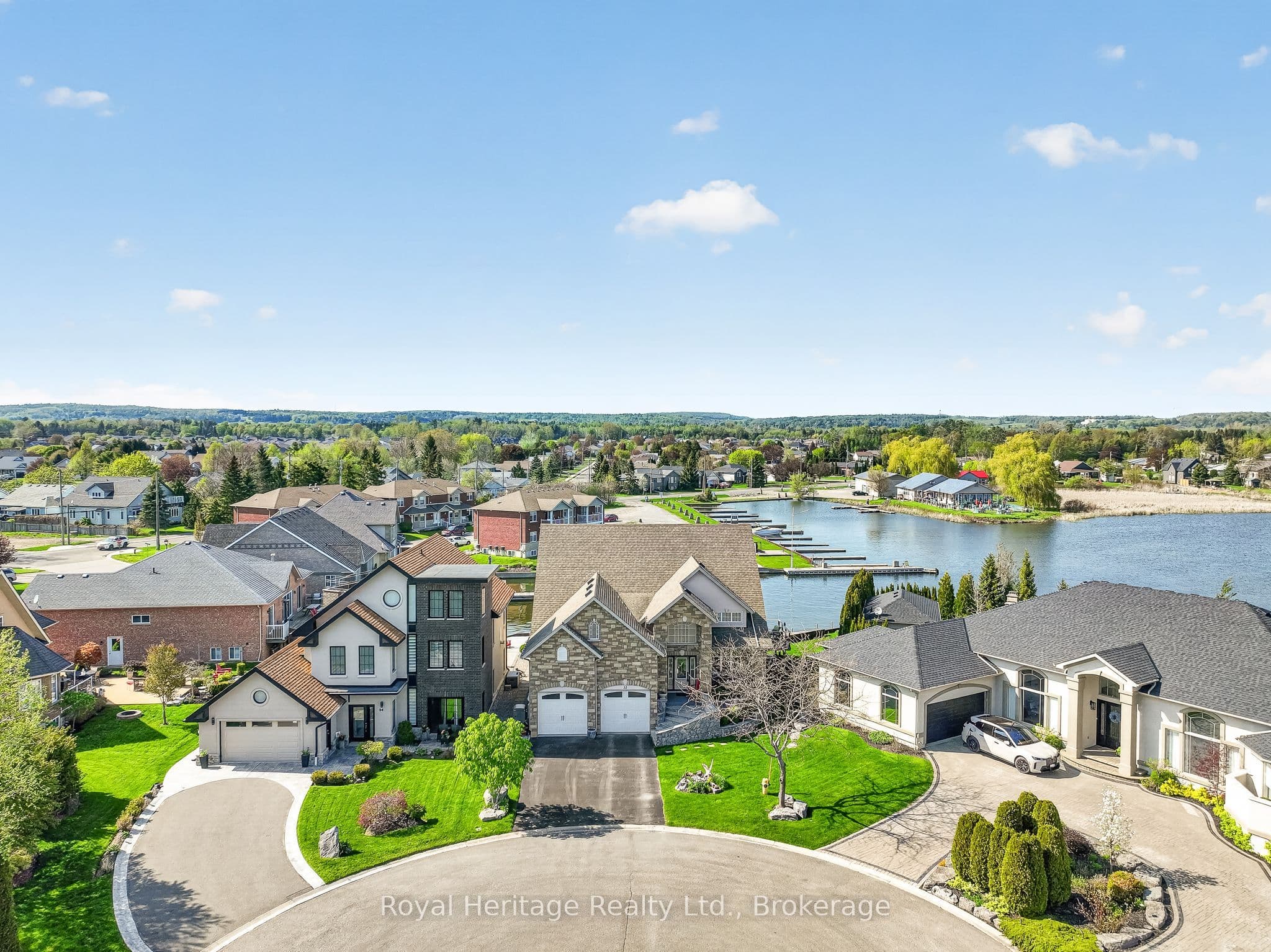 32 Edgewater Drive photo 1