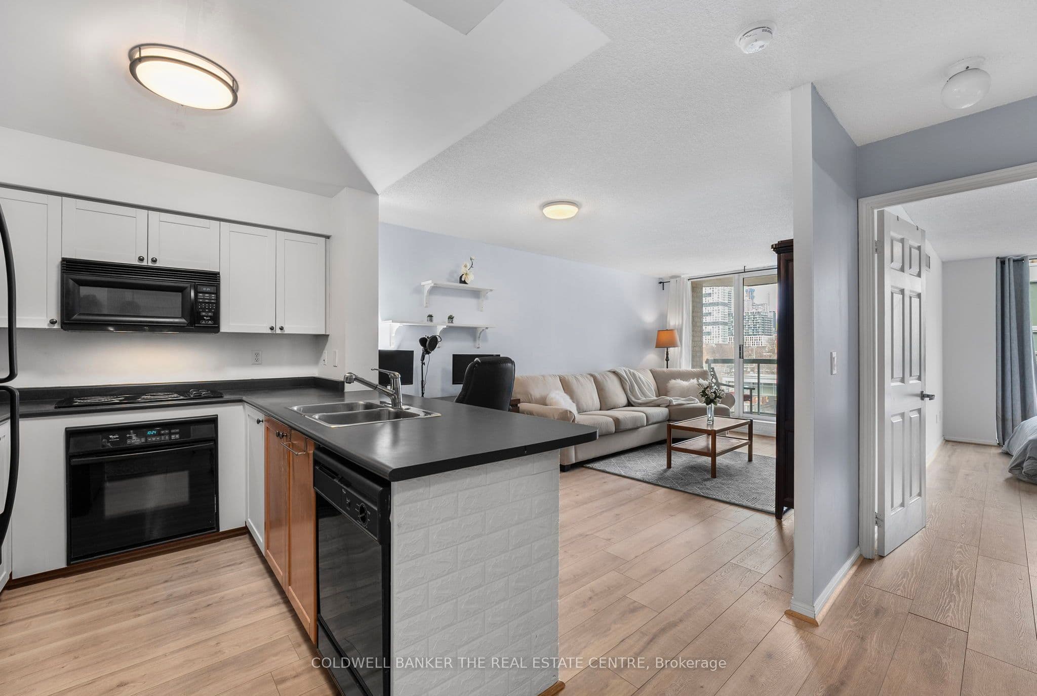 Unit 704 311 Richmond Street photo 1