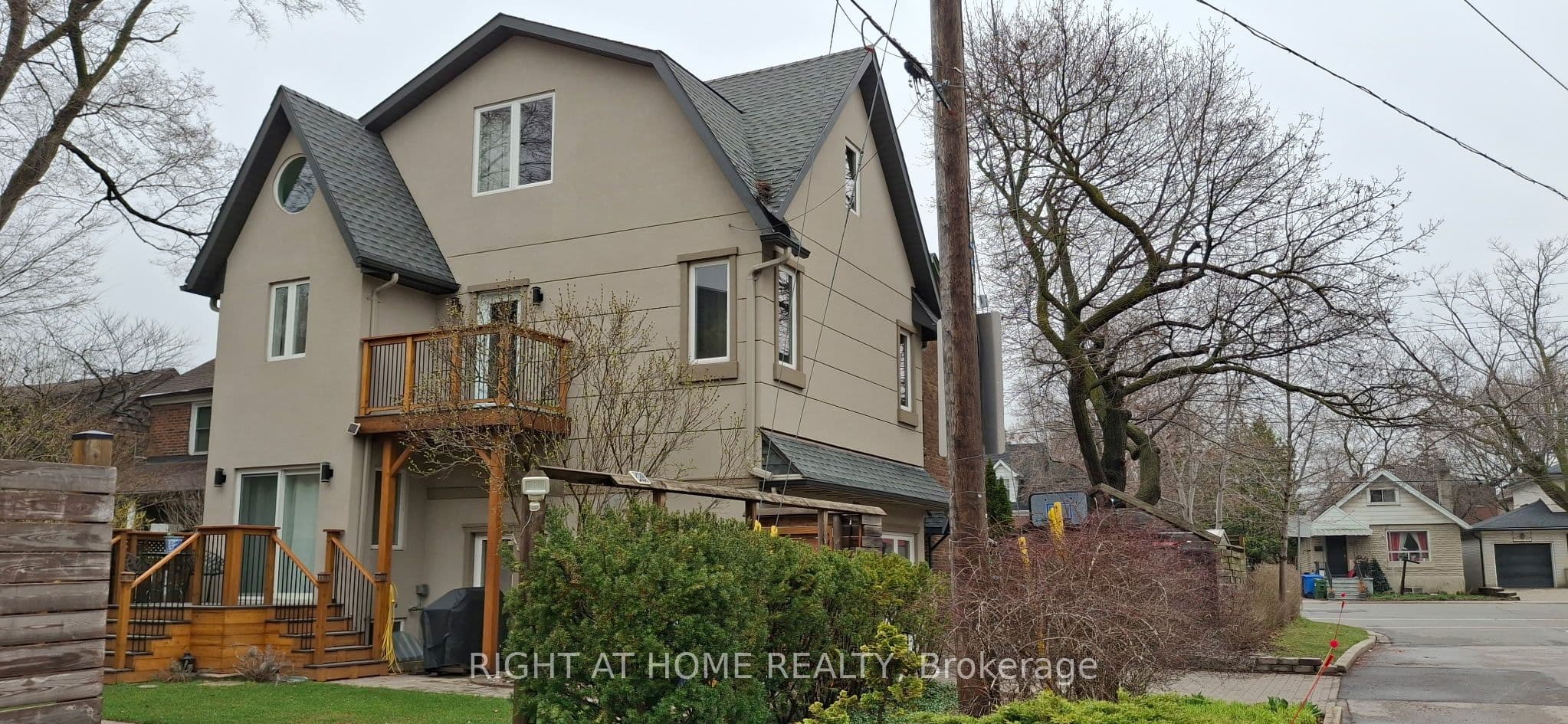 107 Otter Crescent photo 1