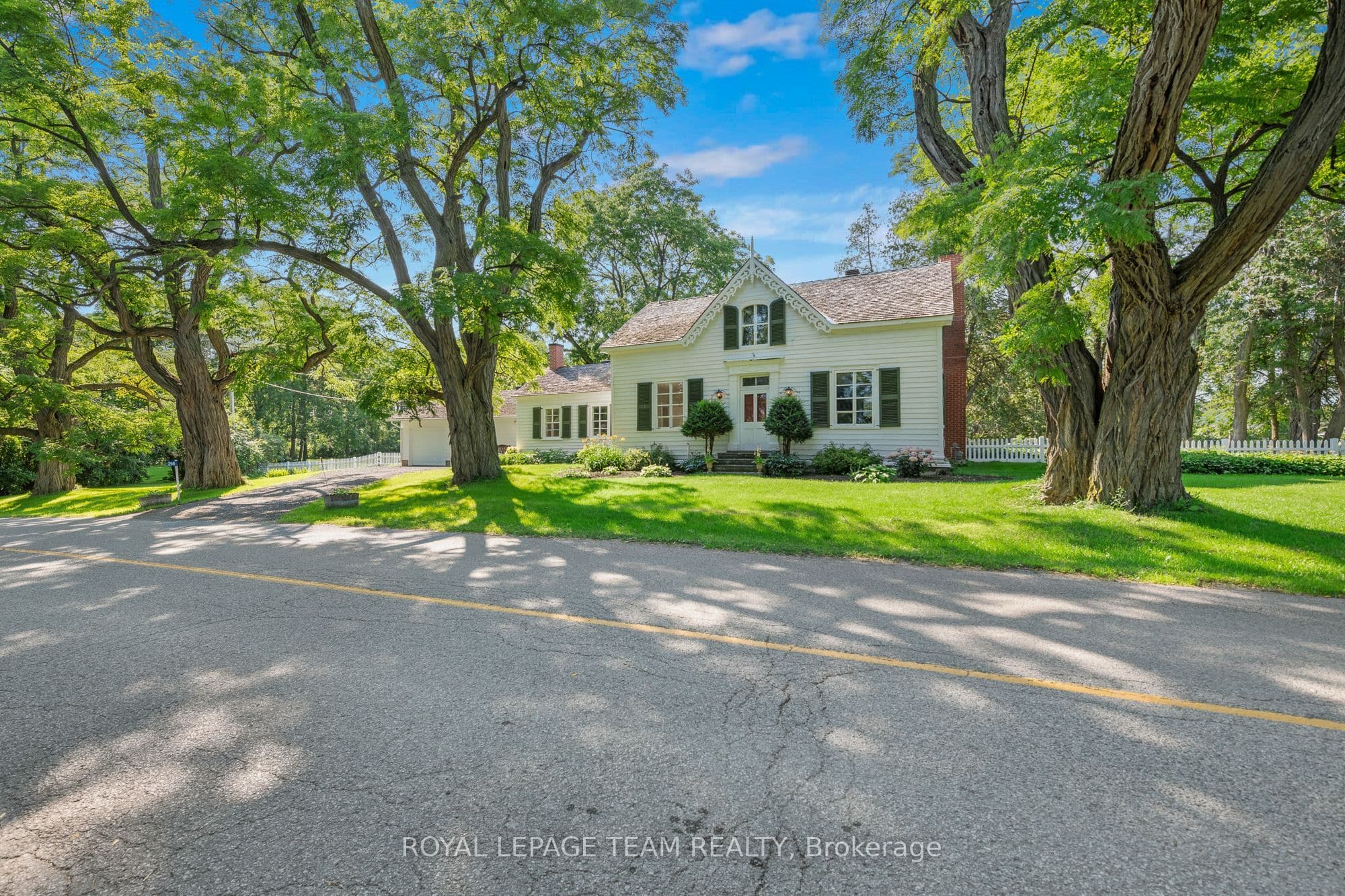 256 Wilson Street photo 1