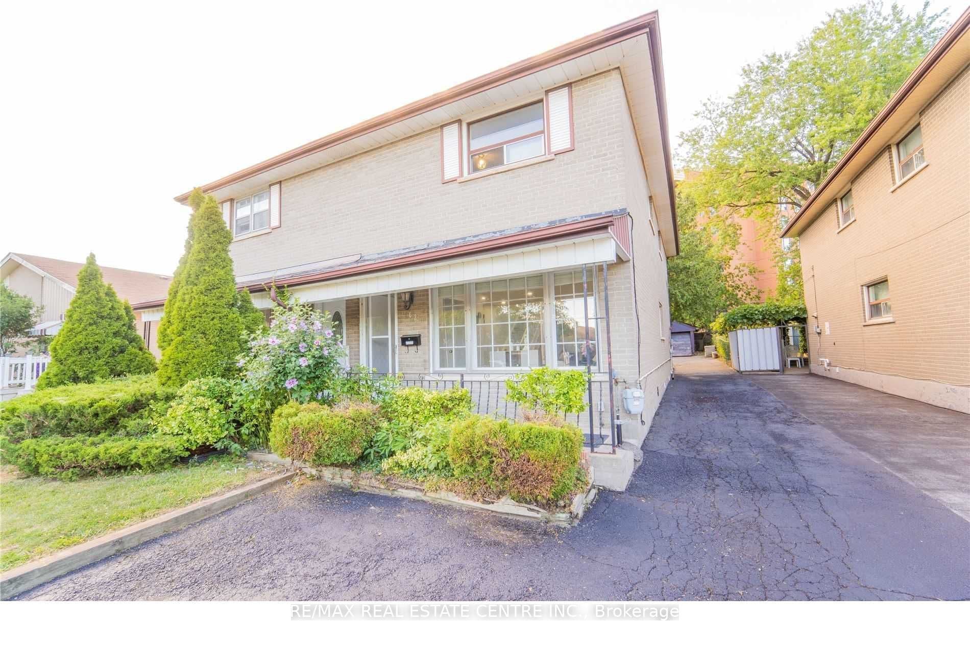 62 Corby Crescent photo 1