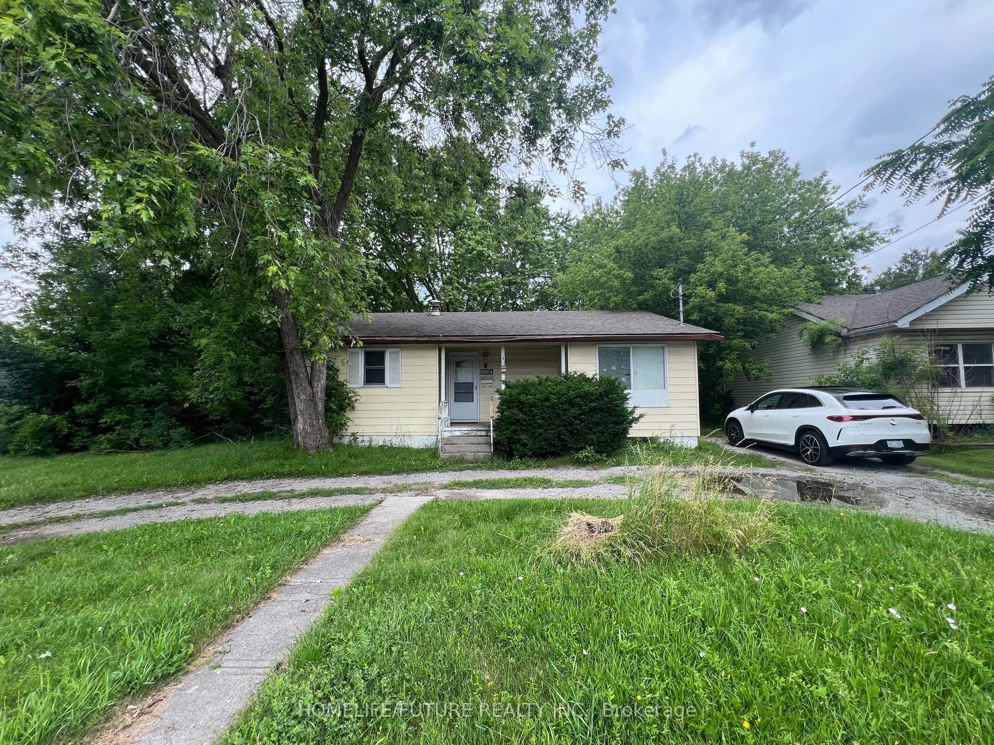 804 Dundas Street photo 1