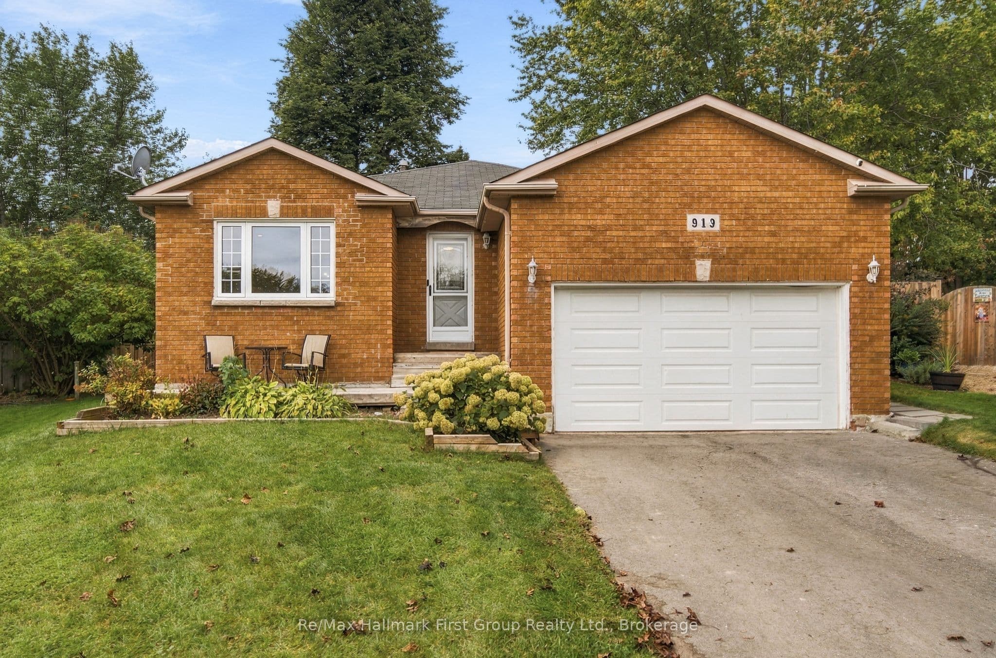 919 Heenan Court photo 1