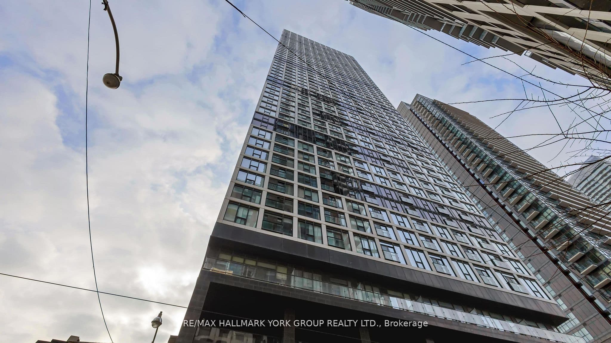 Unit 5206 181 Dundas Street photo 1