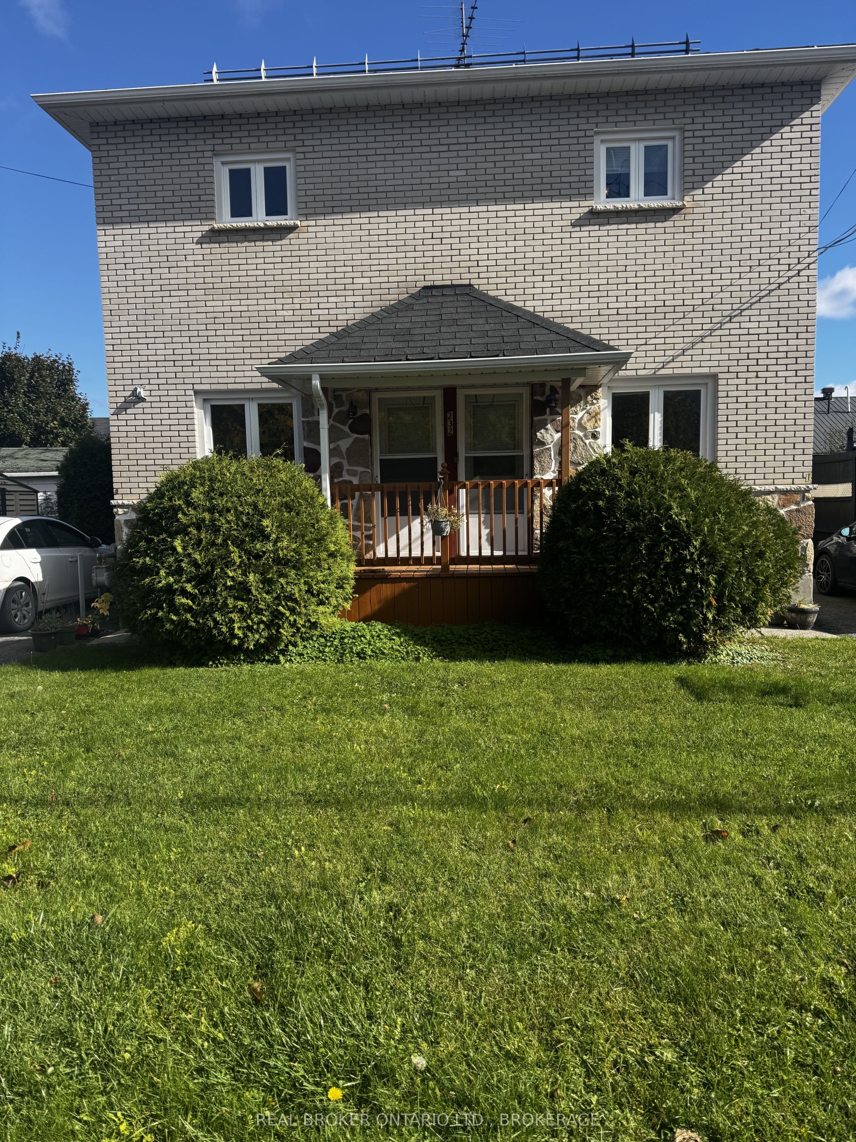 232 EAST BOUNDARY Road photo 1