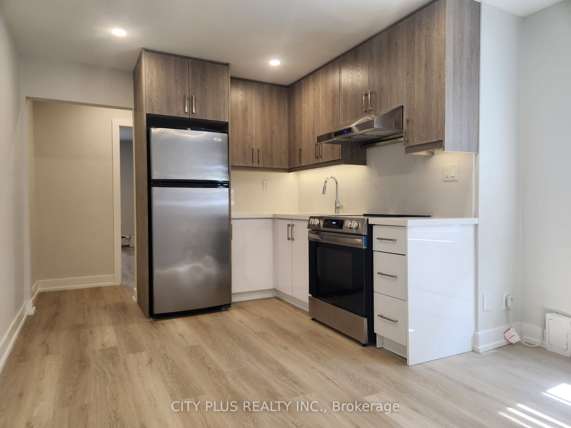 Unit 2 3547 Bathurst Street photo 1