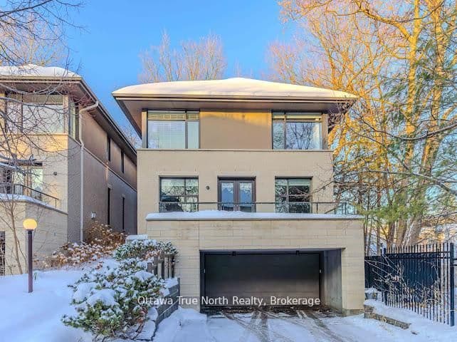 105 Black Maple Private photo 1