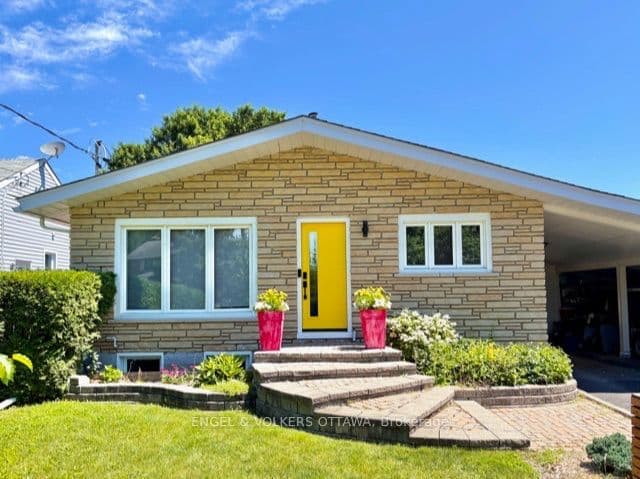 Unit B 2075 Balharrie Avenue photo 1
