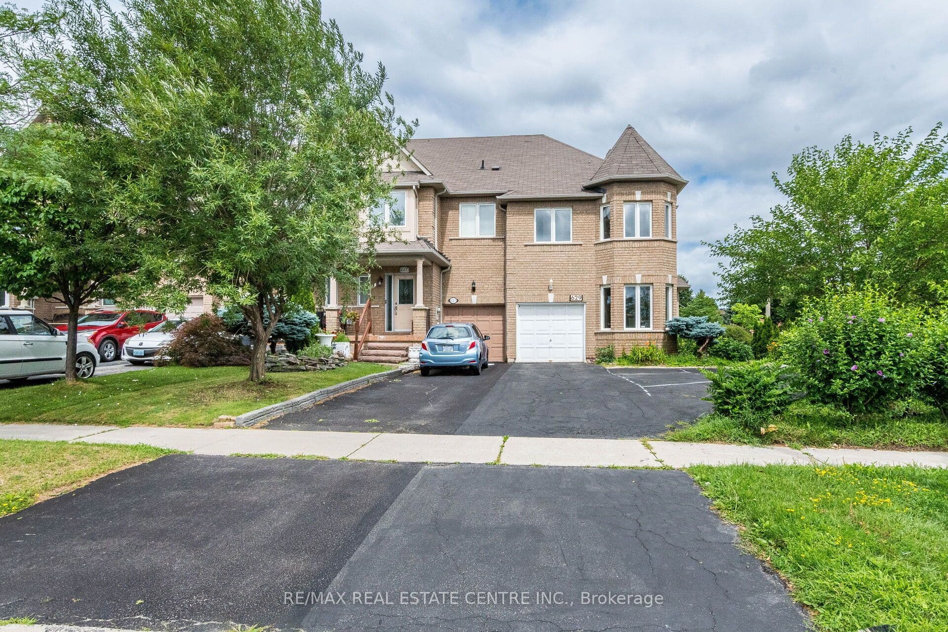 629 Lumberton Crescent photo 1