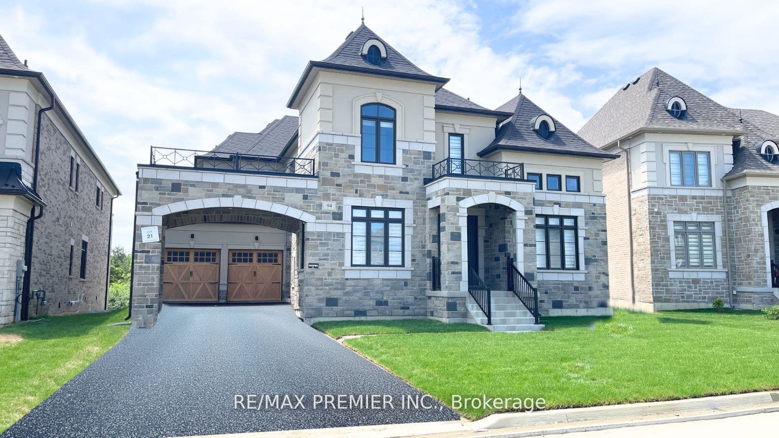 94 Sunny Acres Crescent photo 1